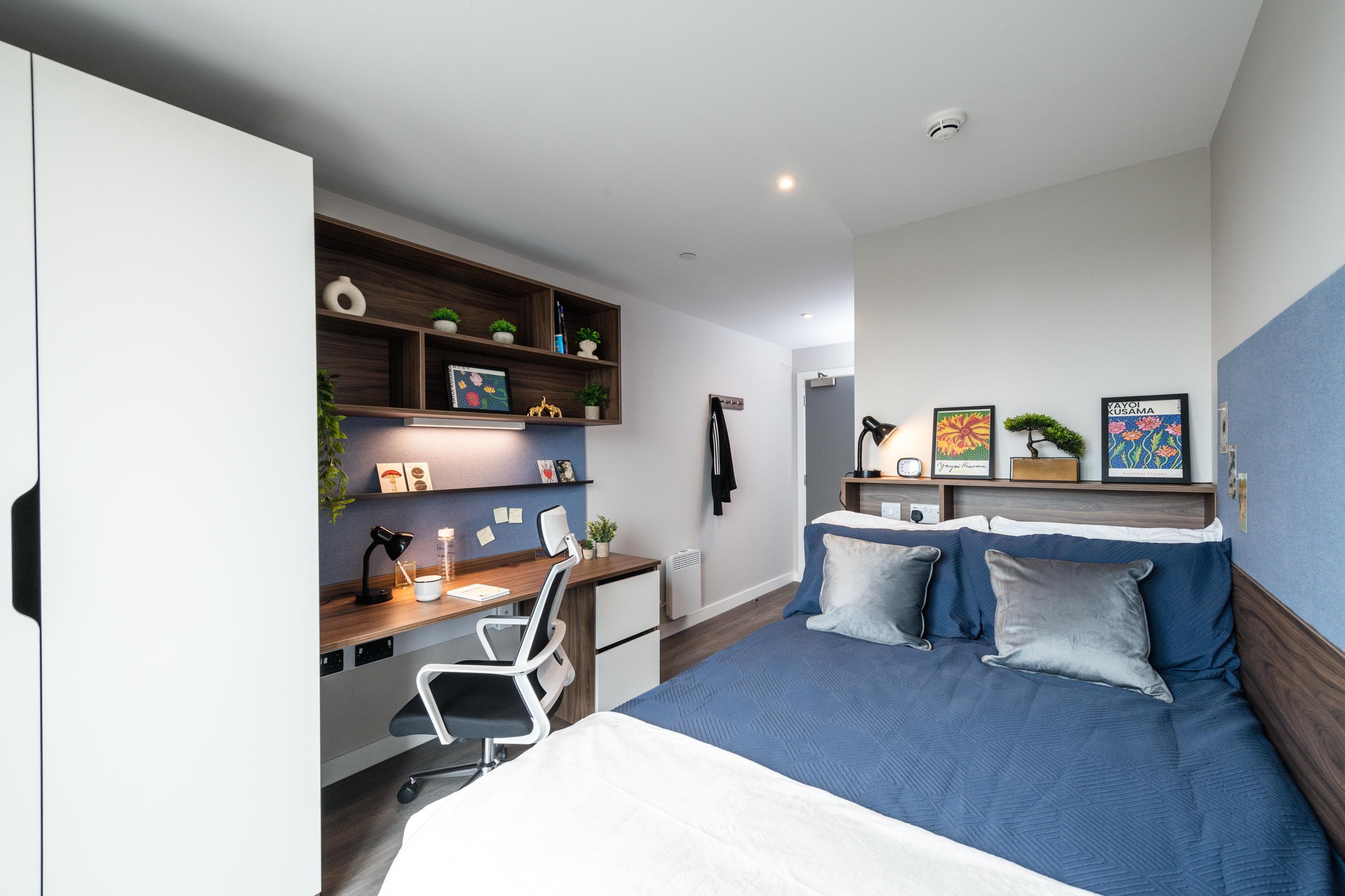 Nelson-Place-En-Suite-Silver-1