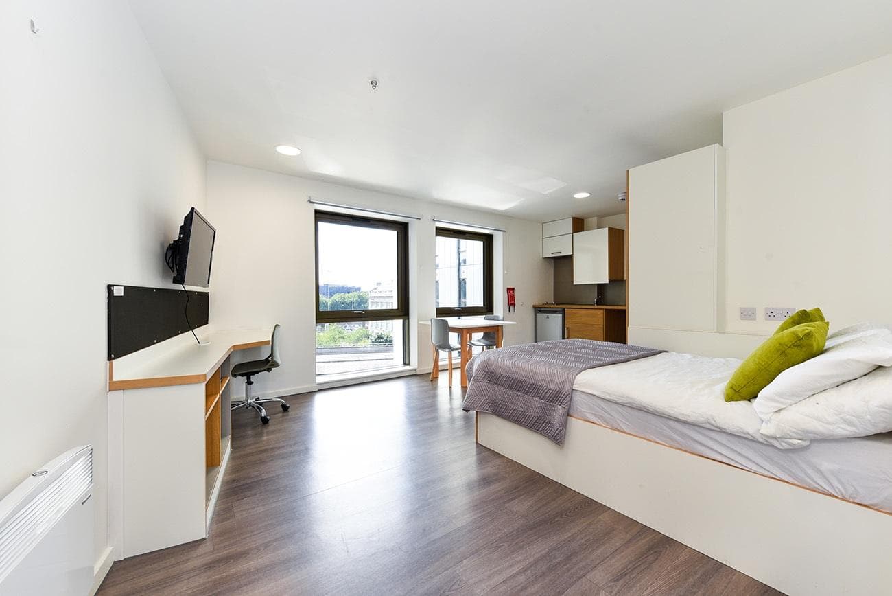 Liverpool-Byrom-Point-studio