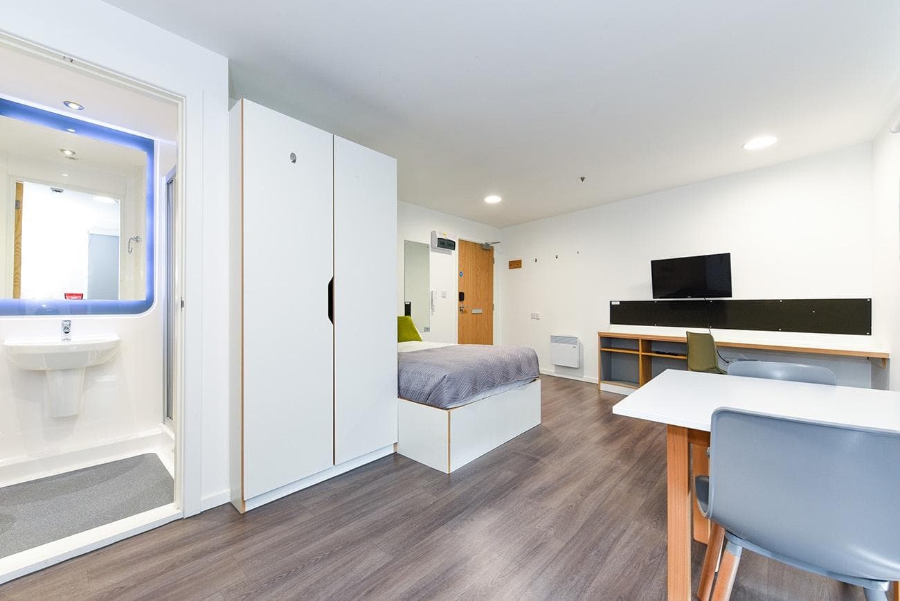 Liverpool-Byrom-Point-studio-3