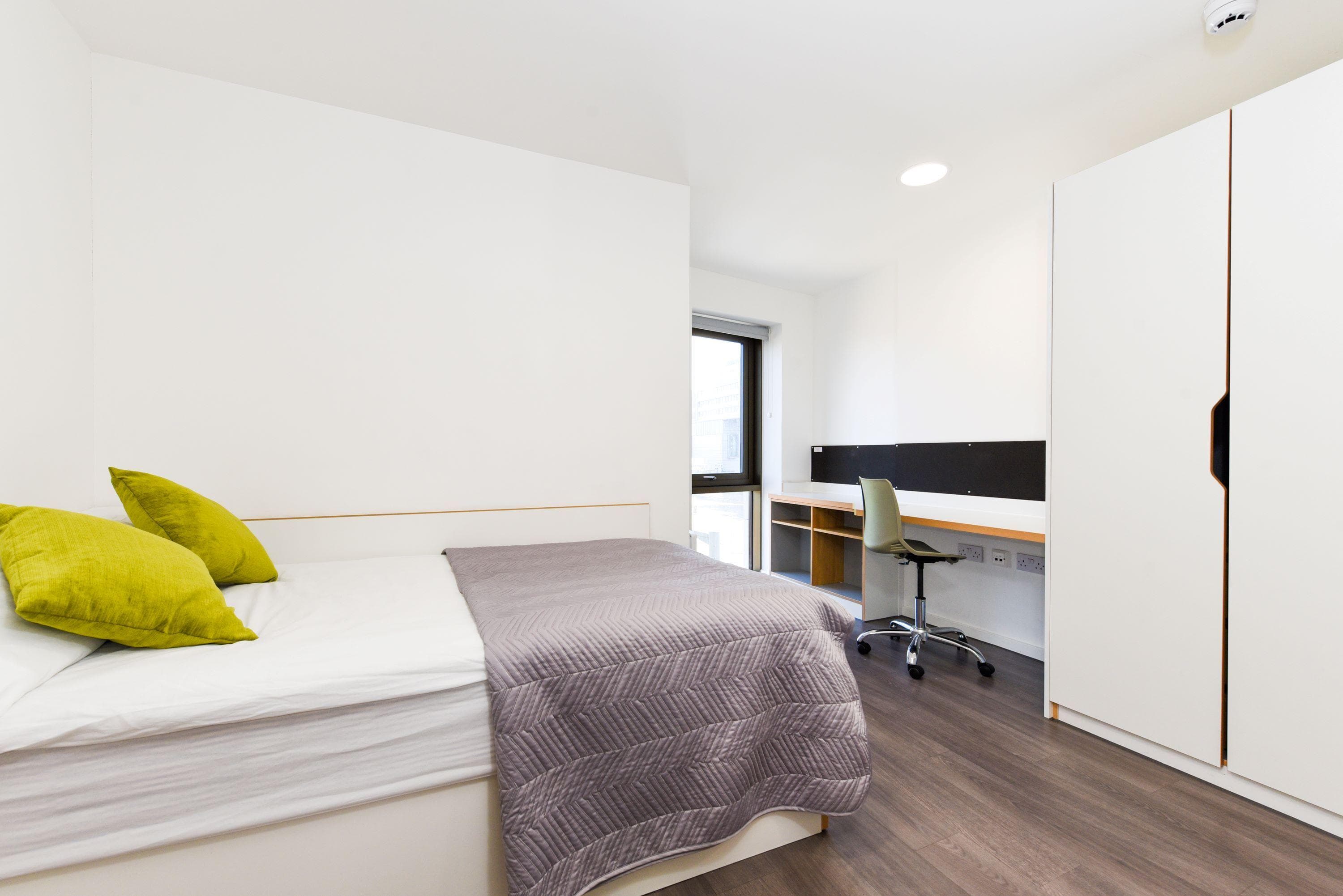 Liverpool-Byrom-Point-Bronze-Ensuite-2
