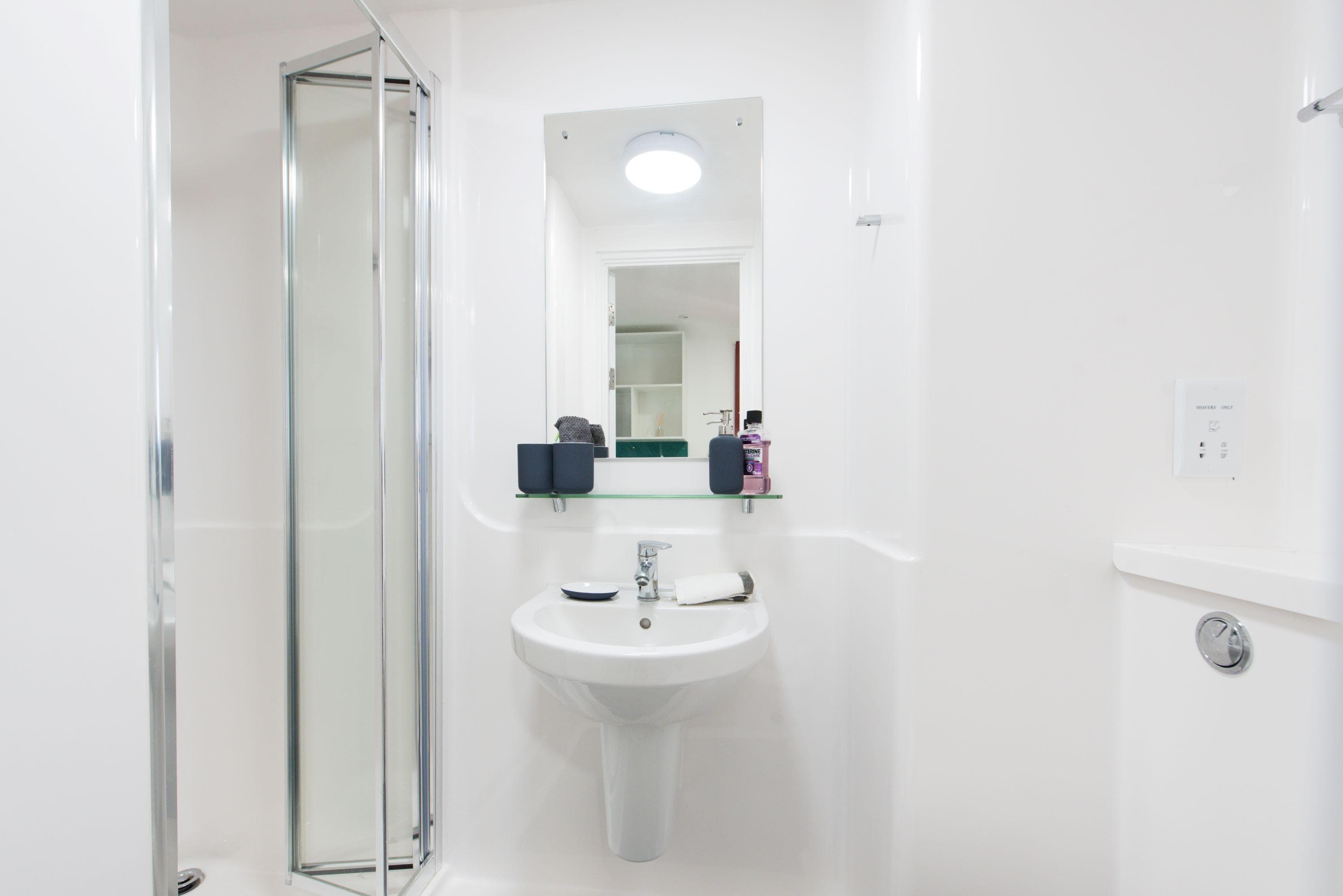 Vincent-Place-Two-bed-apartment-bathroom