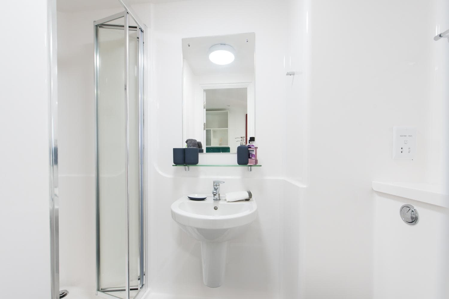 Vincent-Place-Studio-bathroom