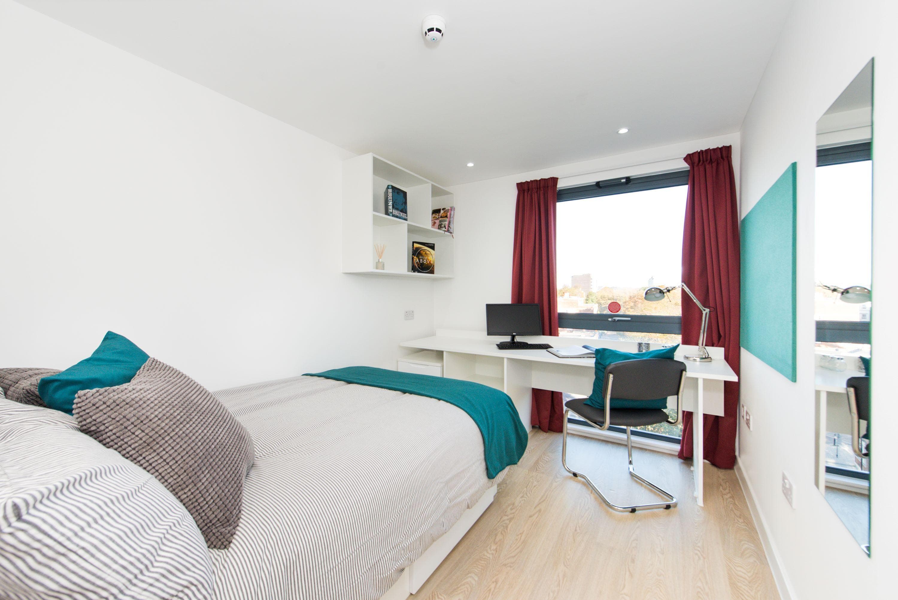 Vincent-Place-En-suite-Silver-1