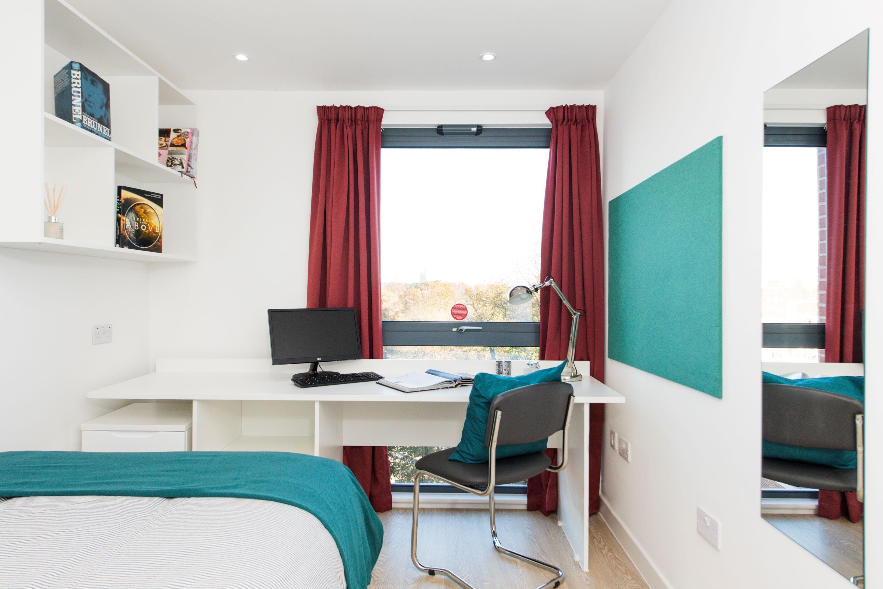 Vincent-Place-En-suite-Silver-2