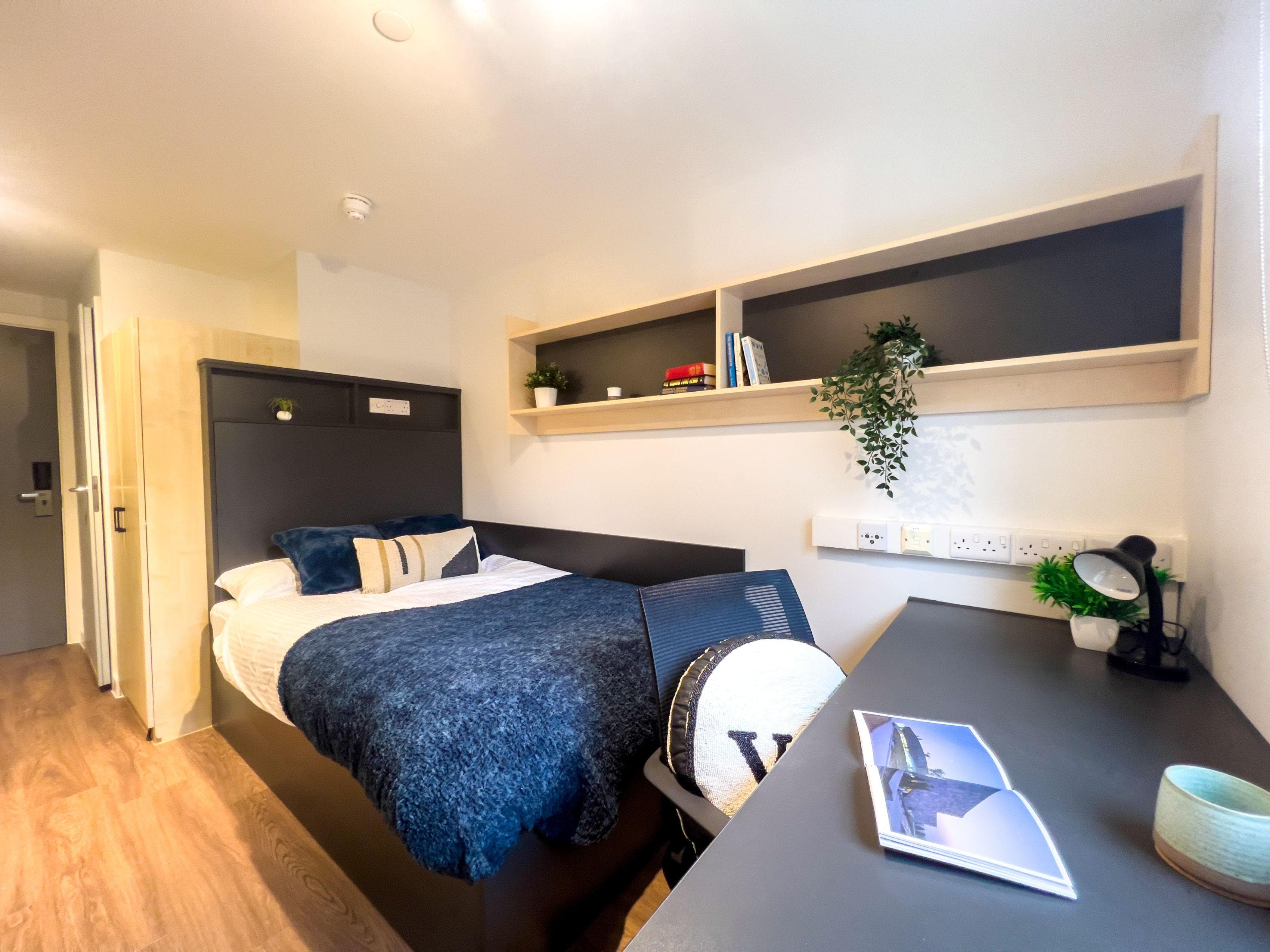Portsburgh-Ct-Ensuite-Gold-3