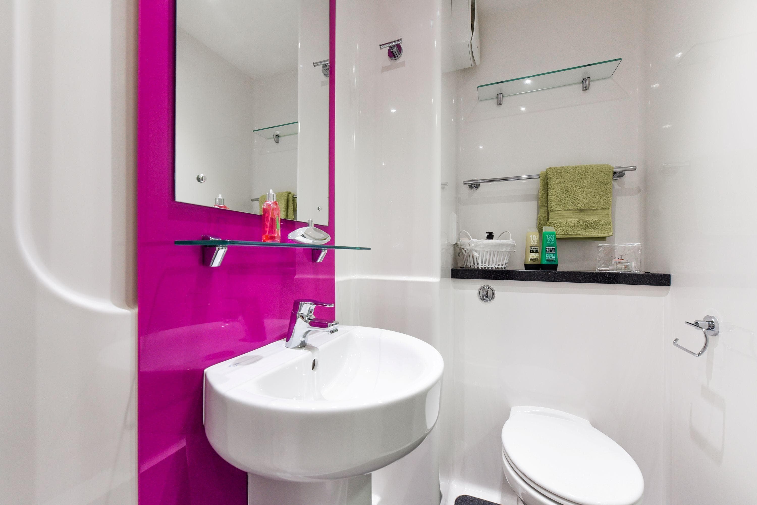 Tramways-Ensuite-Gold