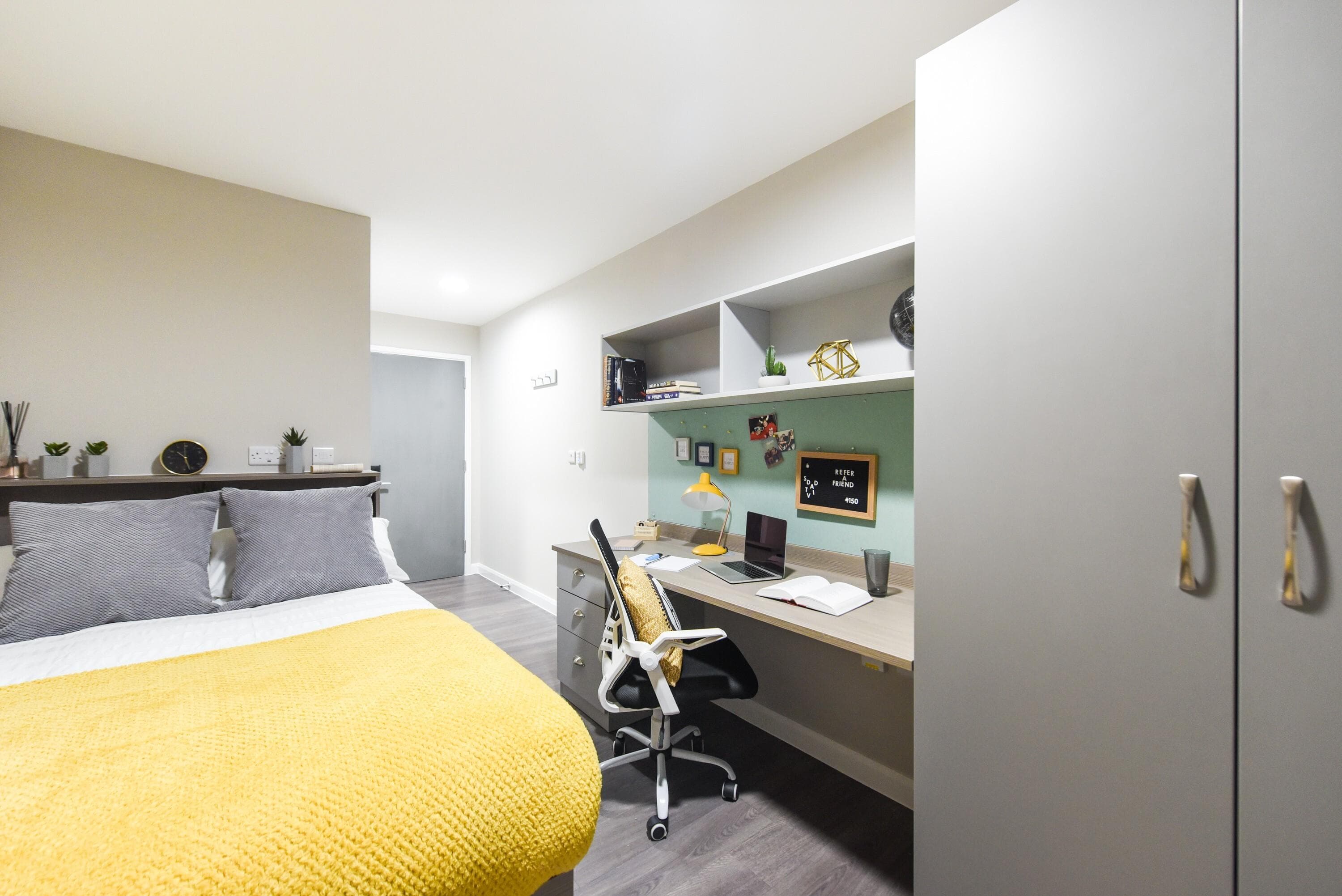 St-Davids-En-suite-silver-plus