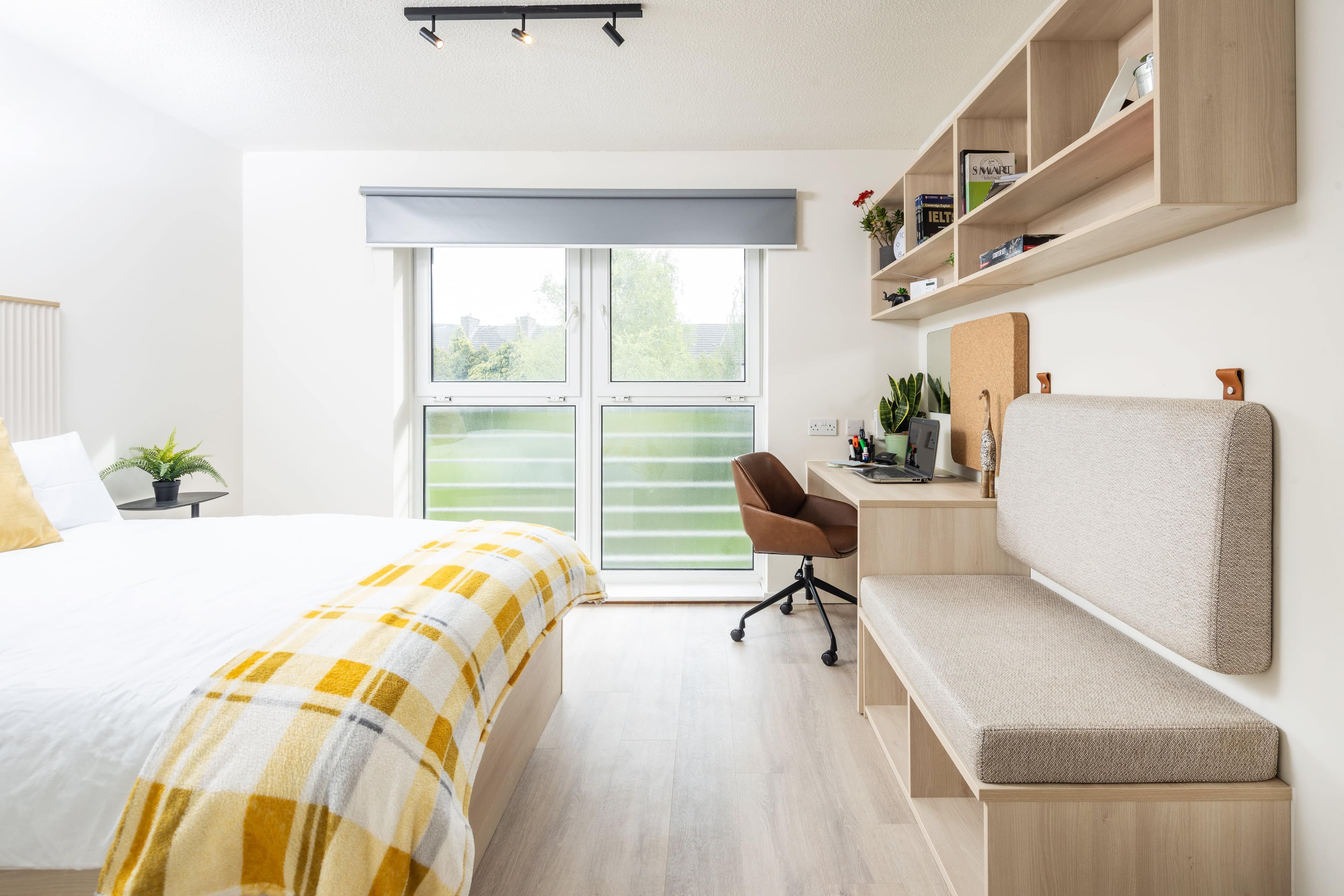 Railyard-Ensuite-silver-refurb-6