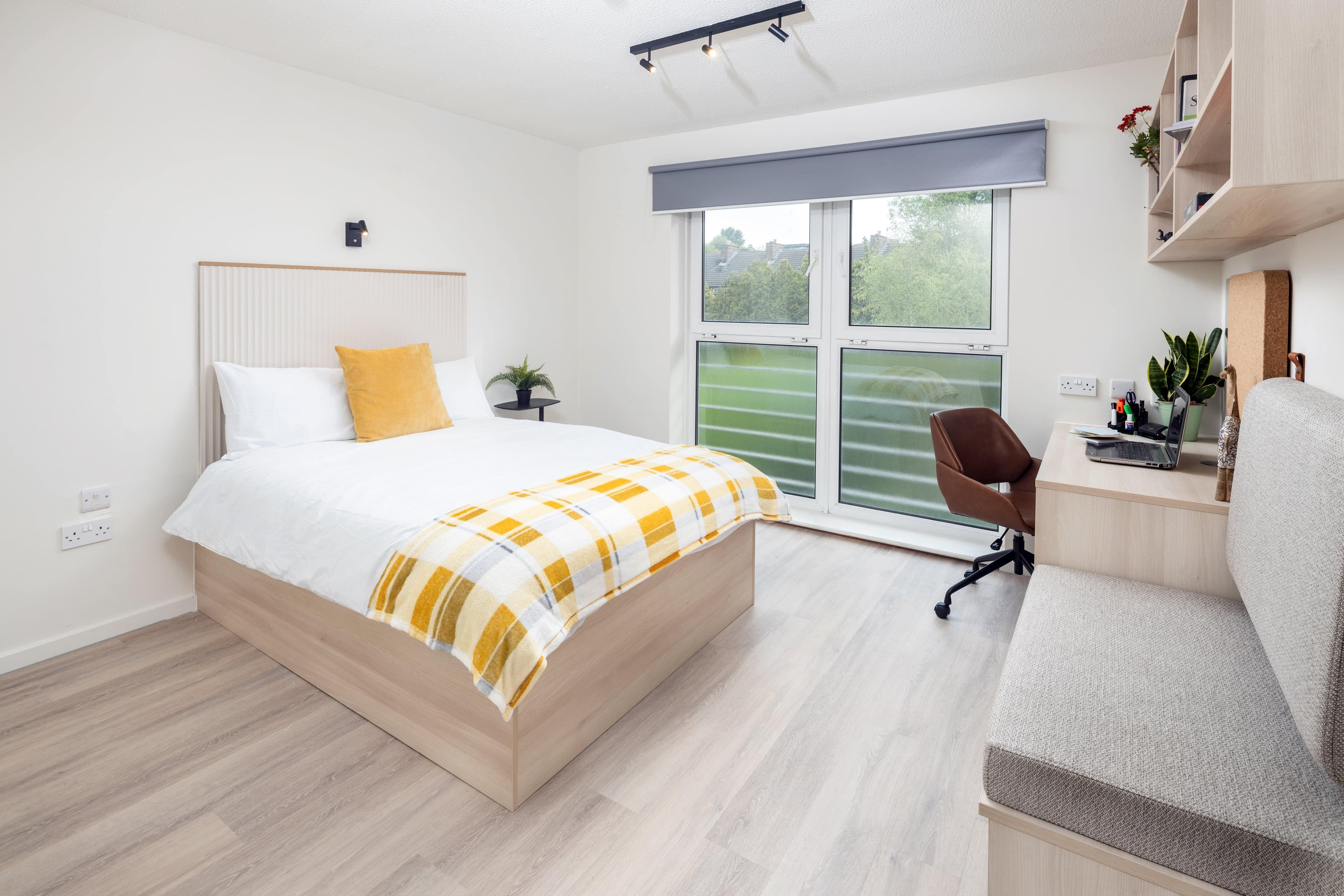 Railyard-Ensuite-silver-refurb-1