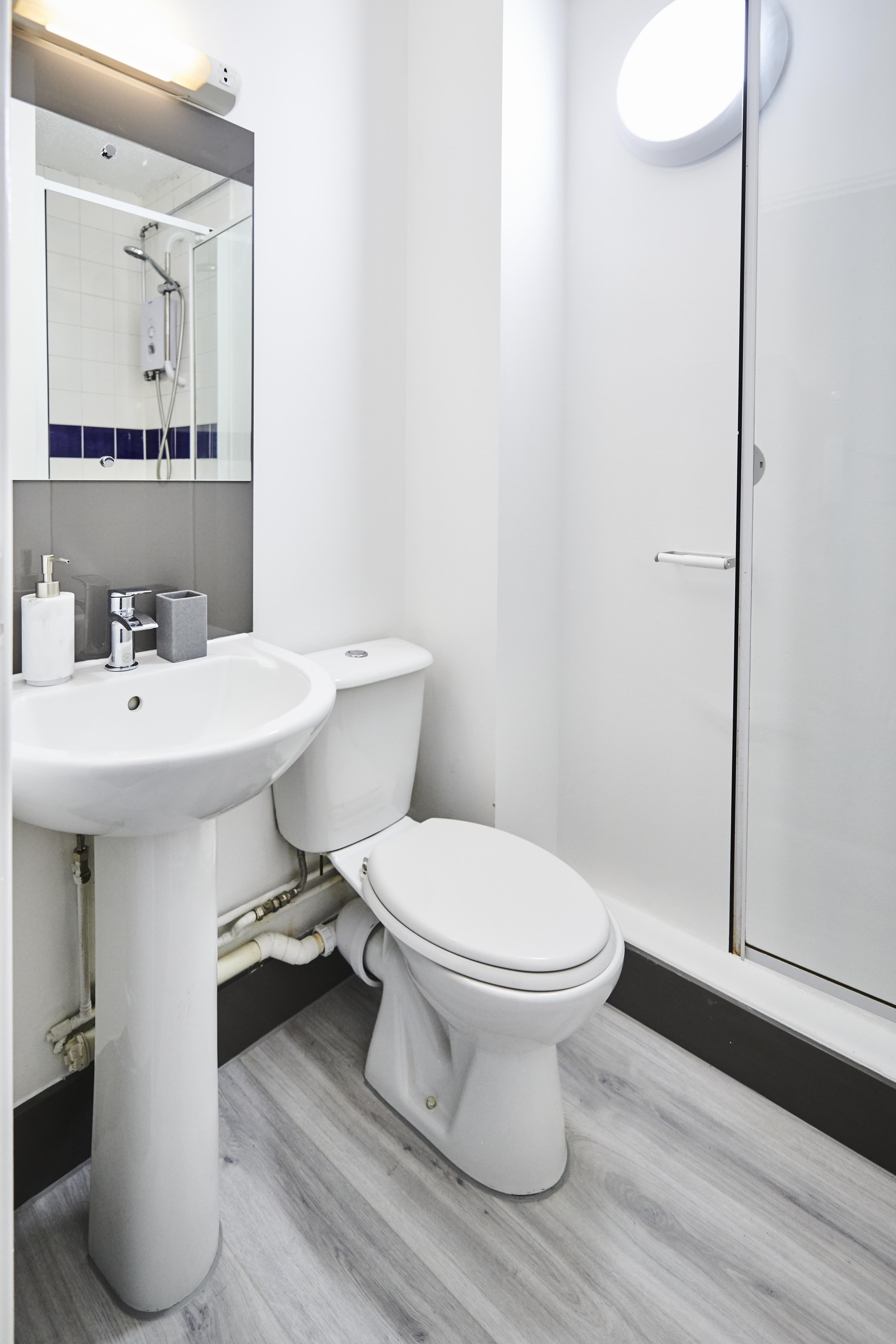 Ensuite-Bathroom-Capital-Gate-1-2020-1