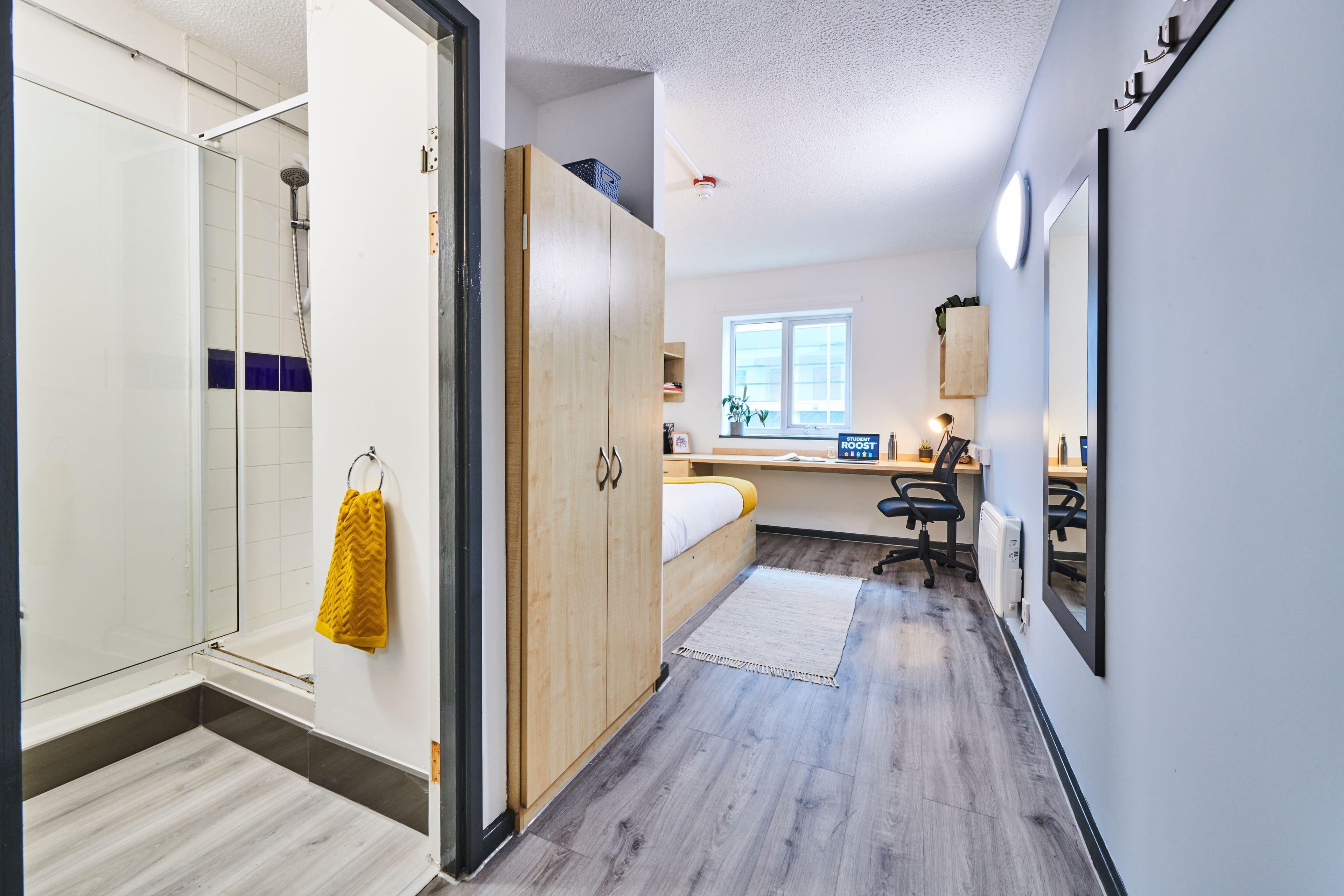 Ensuite-Silver-Capital-Gate-1-2020