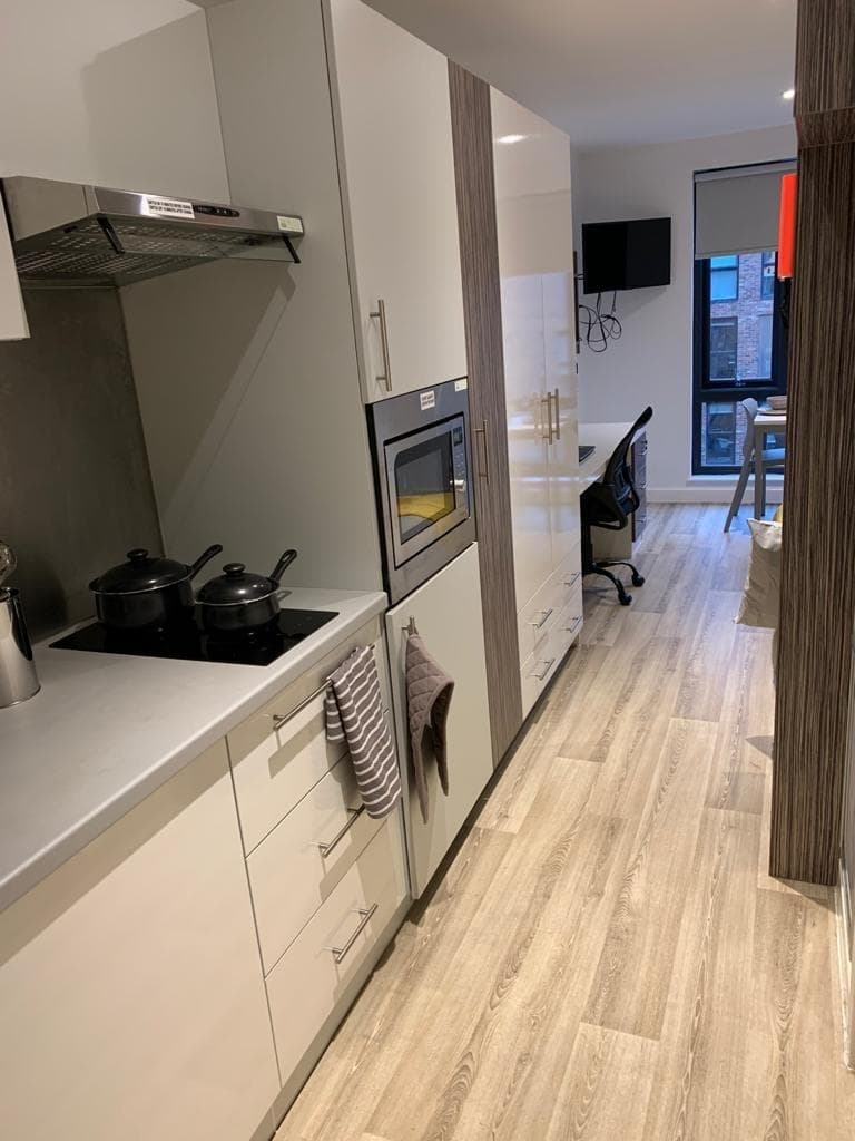 Newcastle-1-Silver-Studio-Kitchen