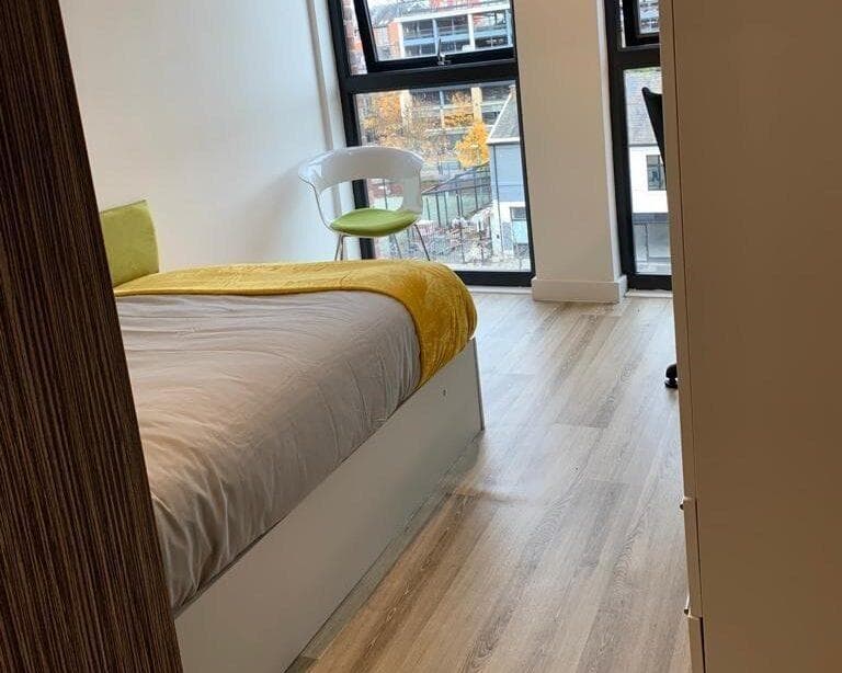 Ensuite-Silver-bedroom