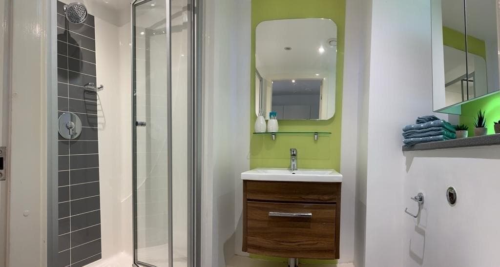 Gold-studio-bathroom