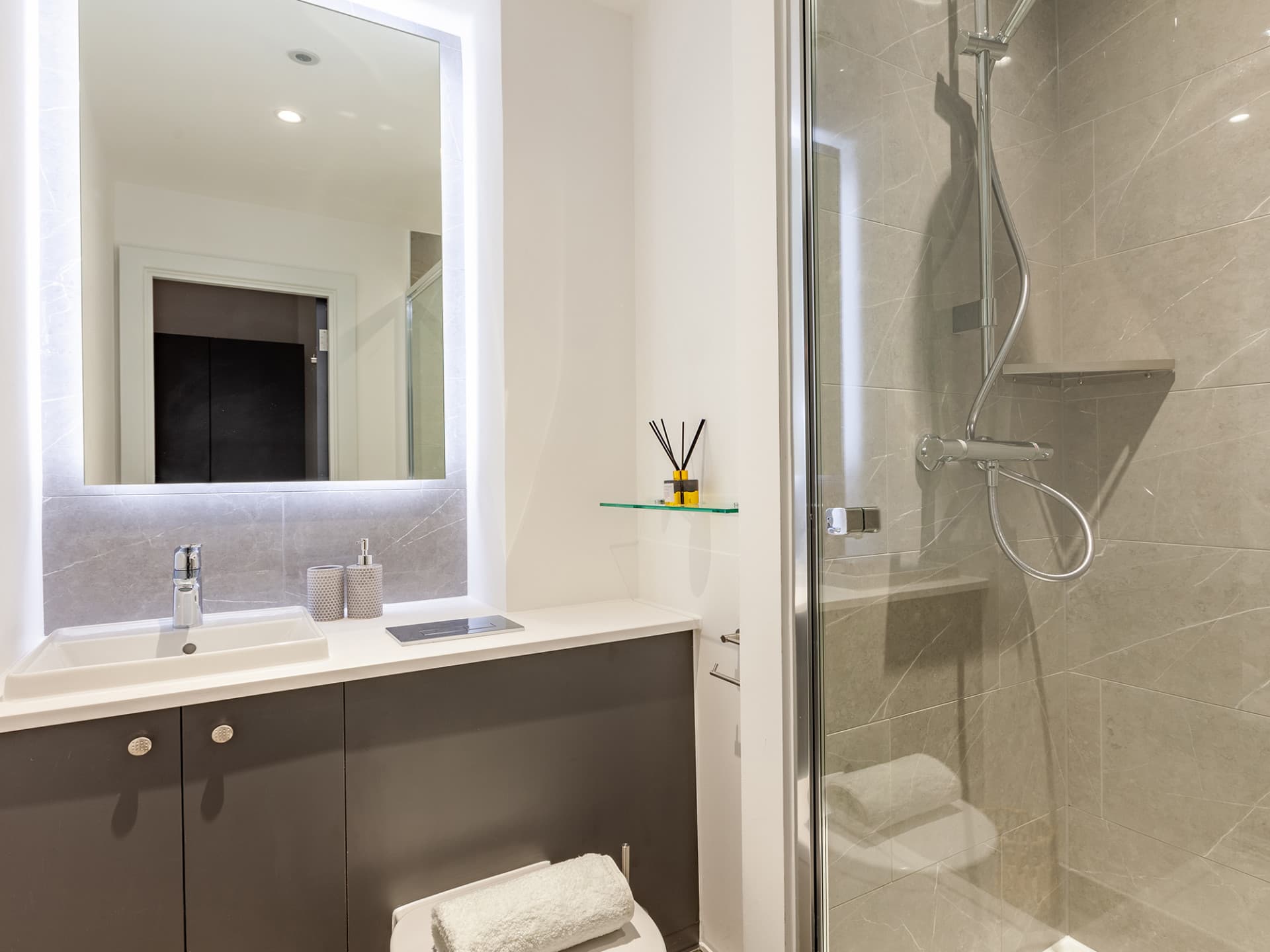 7760600.jpg