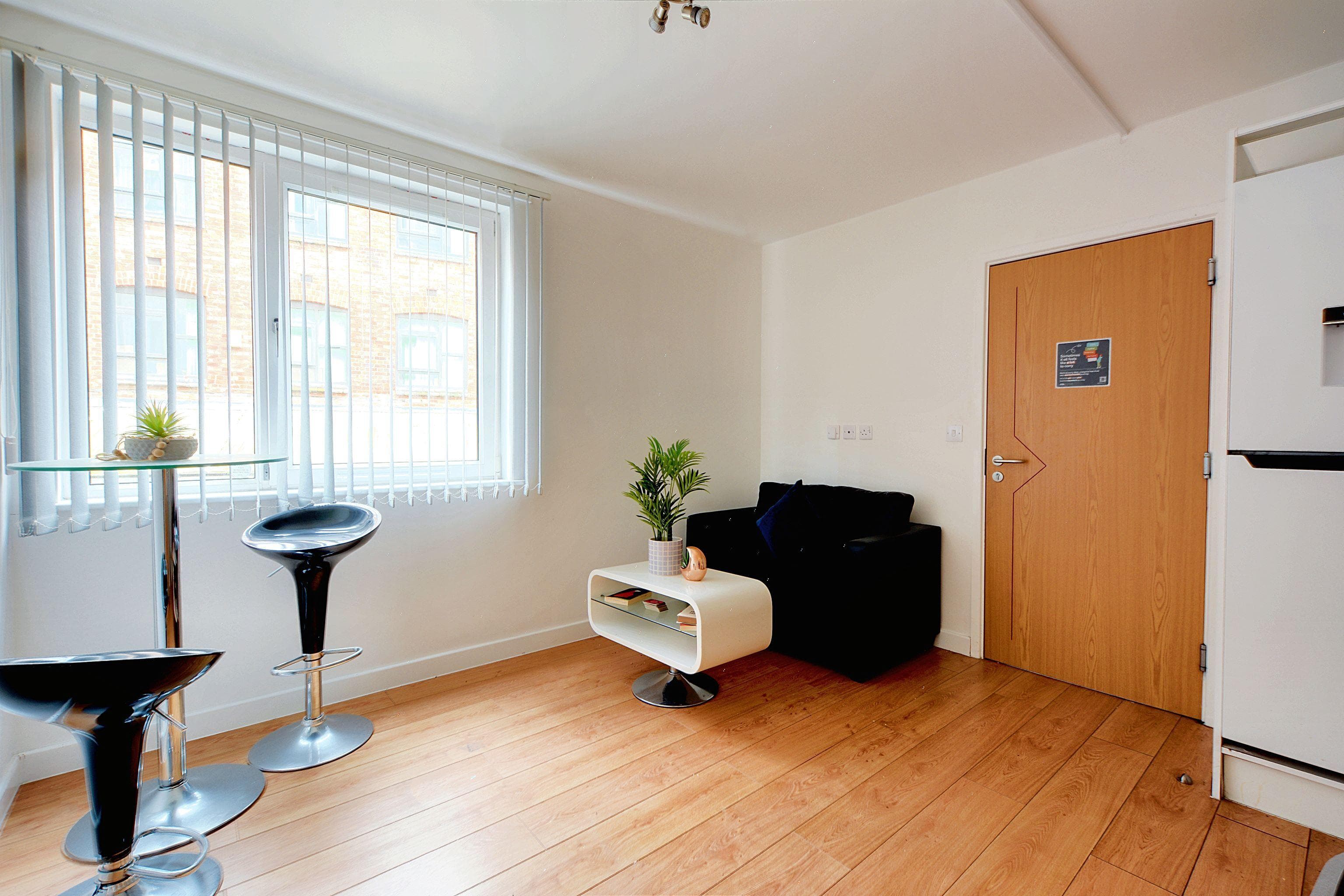 Newarke-St-5-bed-silver-plus-apartment-kitchen-1