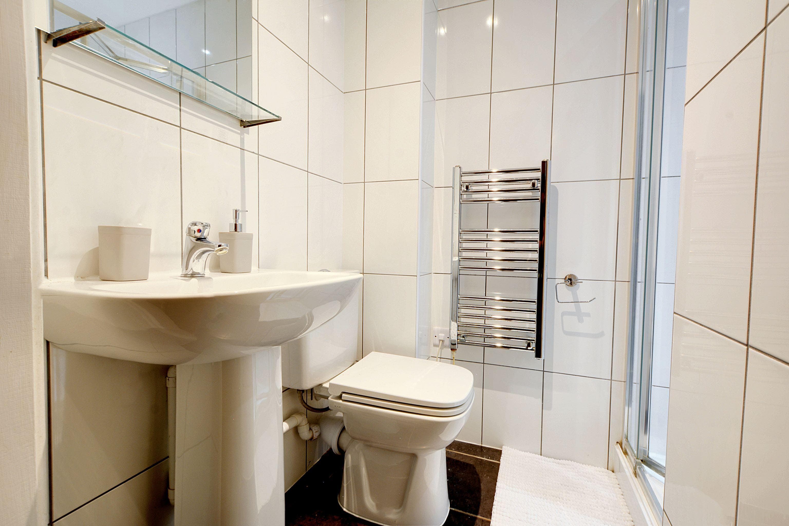 Newarke-St-2-bed-bronze-plus-bathroom-1