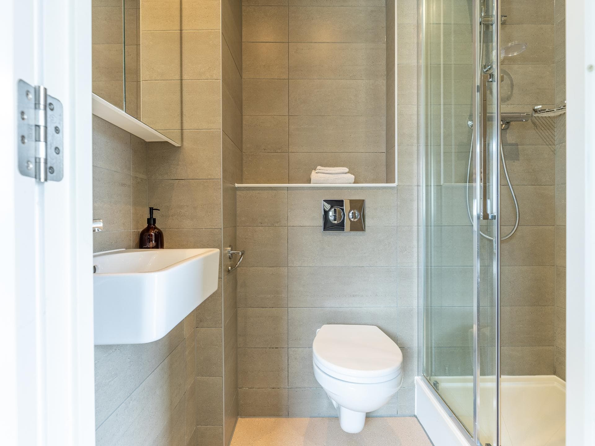 9700286.jpg