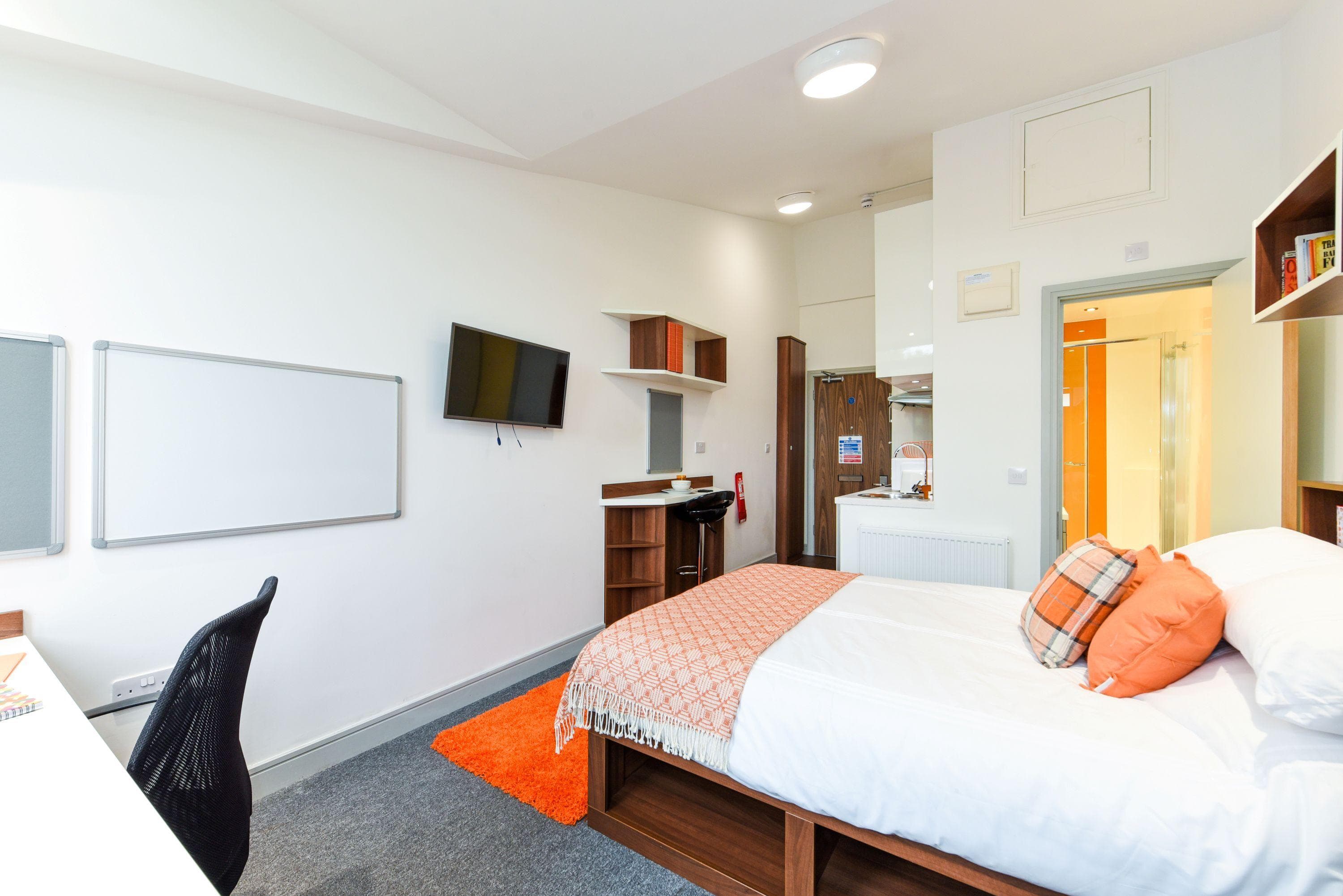 Durham-Chapel-Heights-studio-silver-2