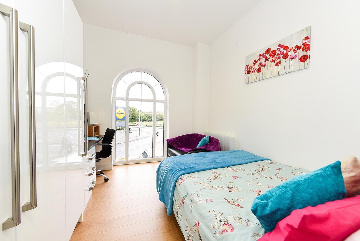 Upperton-Rd-show-flat