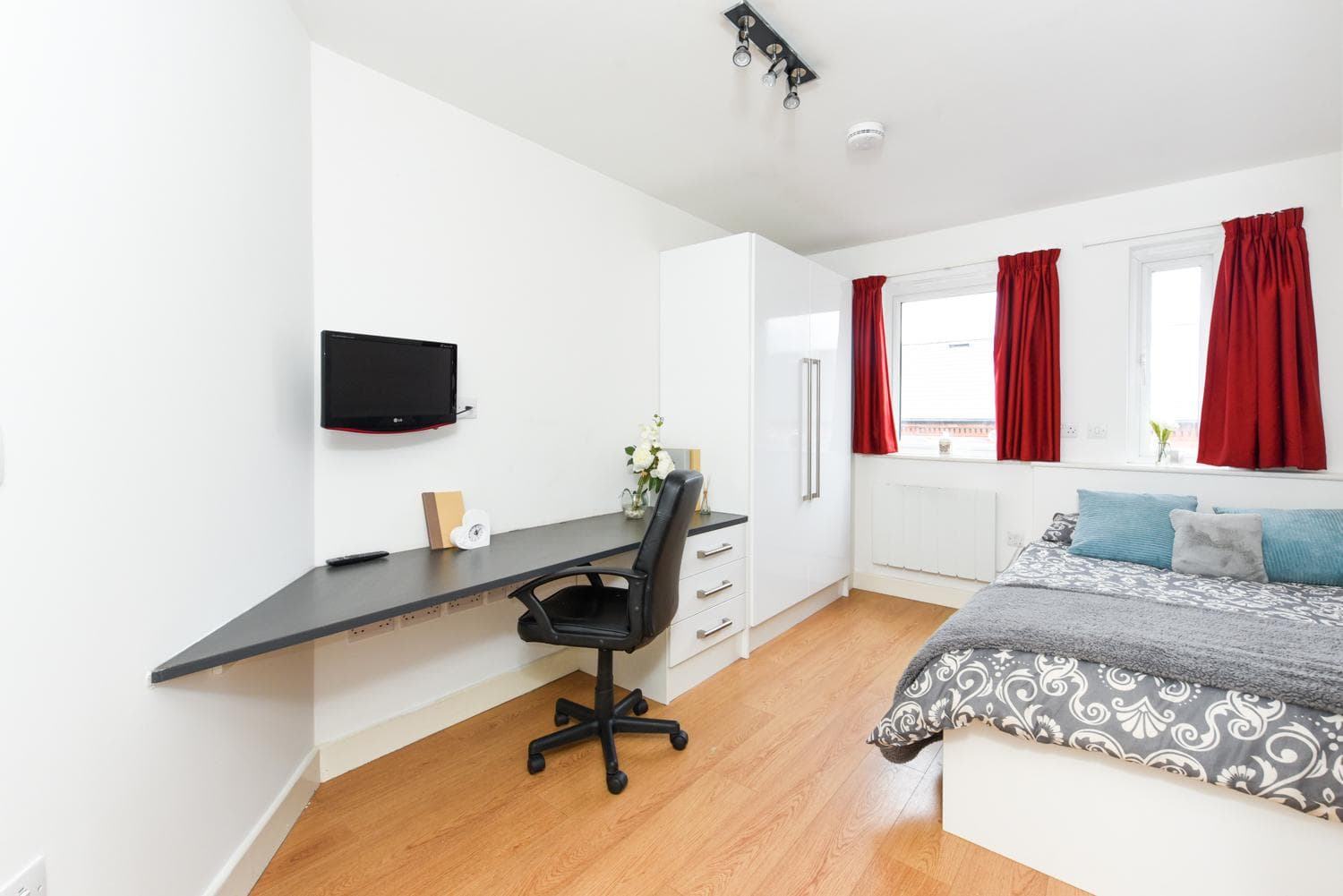 Eastern-Boulevard-ensuite-16A-2