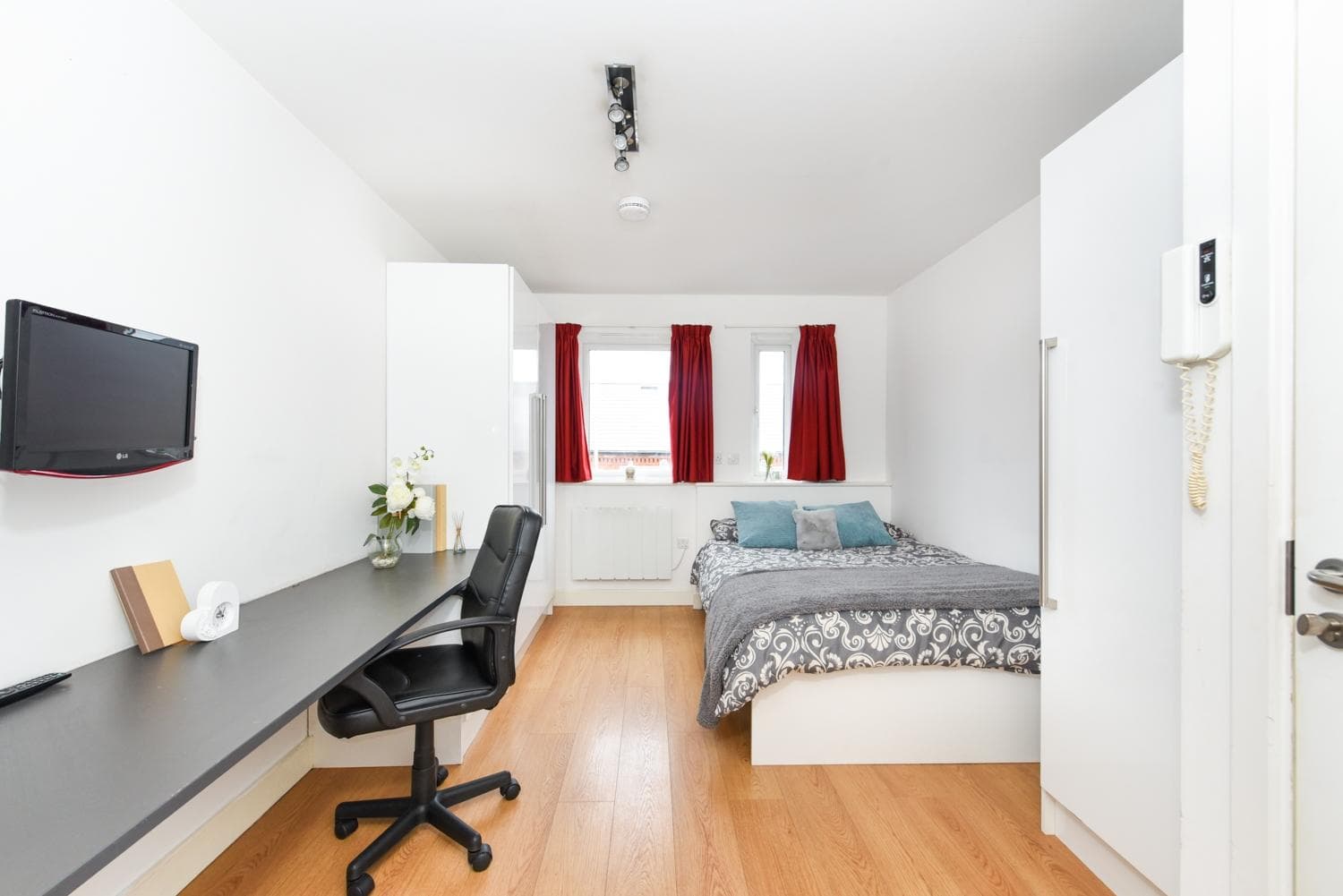 Eastern-Boulevard-ensuite-16A-3