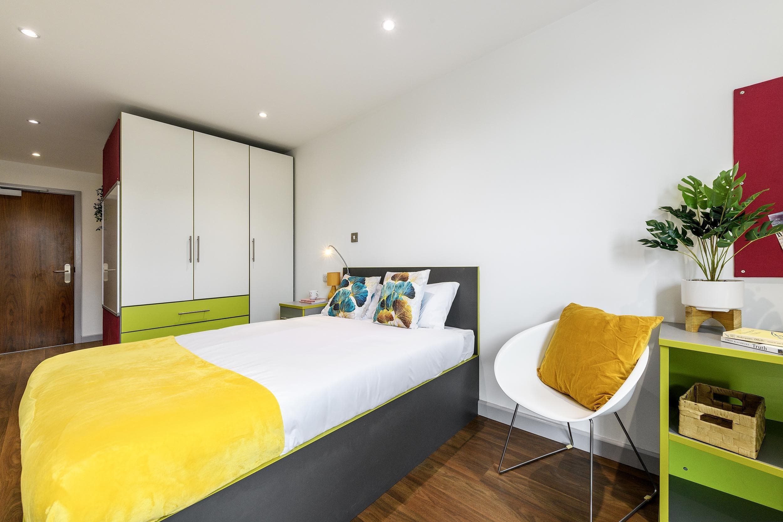 The-Boulevard-En-suite-Silver-2