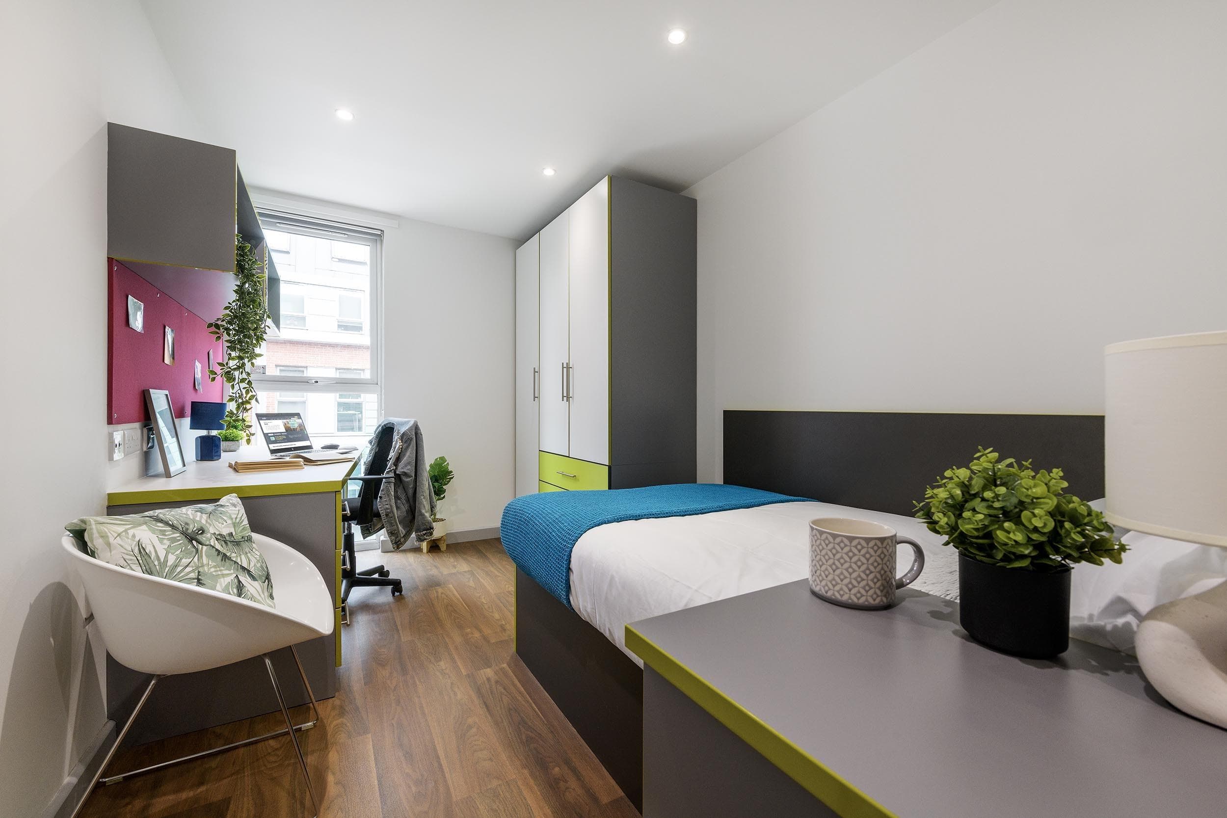 The-Boulevard-En-suite-Bronze-1