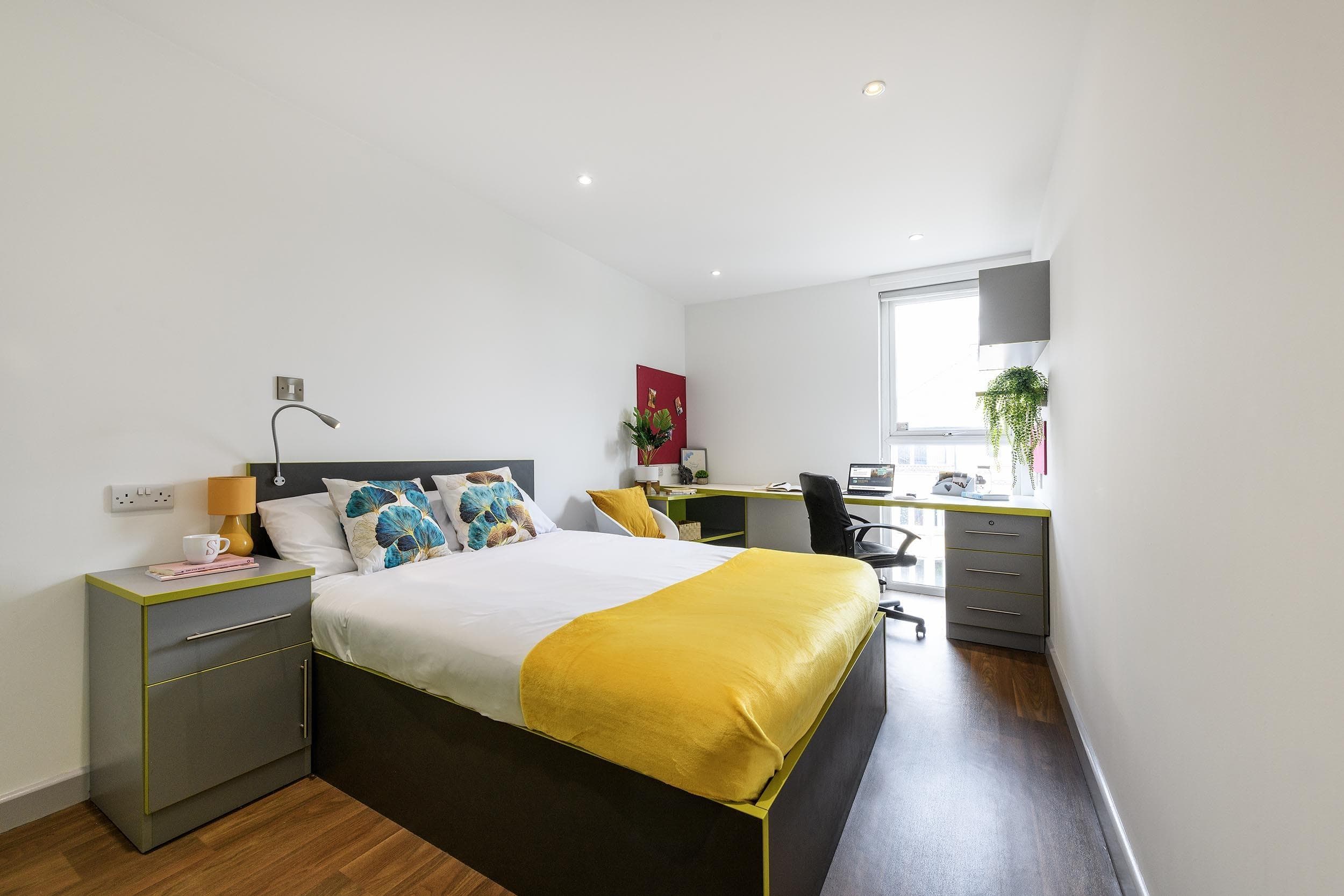 The-Boulevard-En-suite-Silver-3