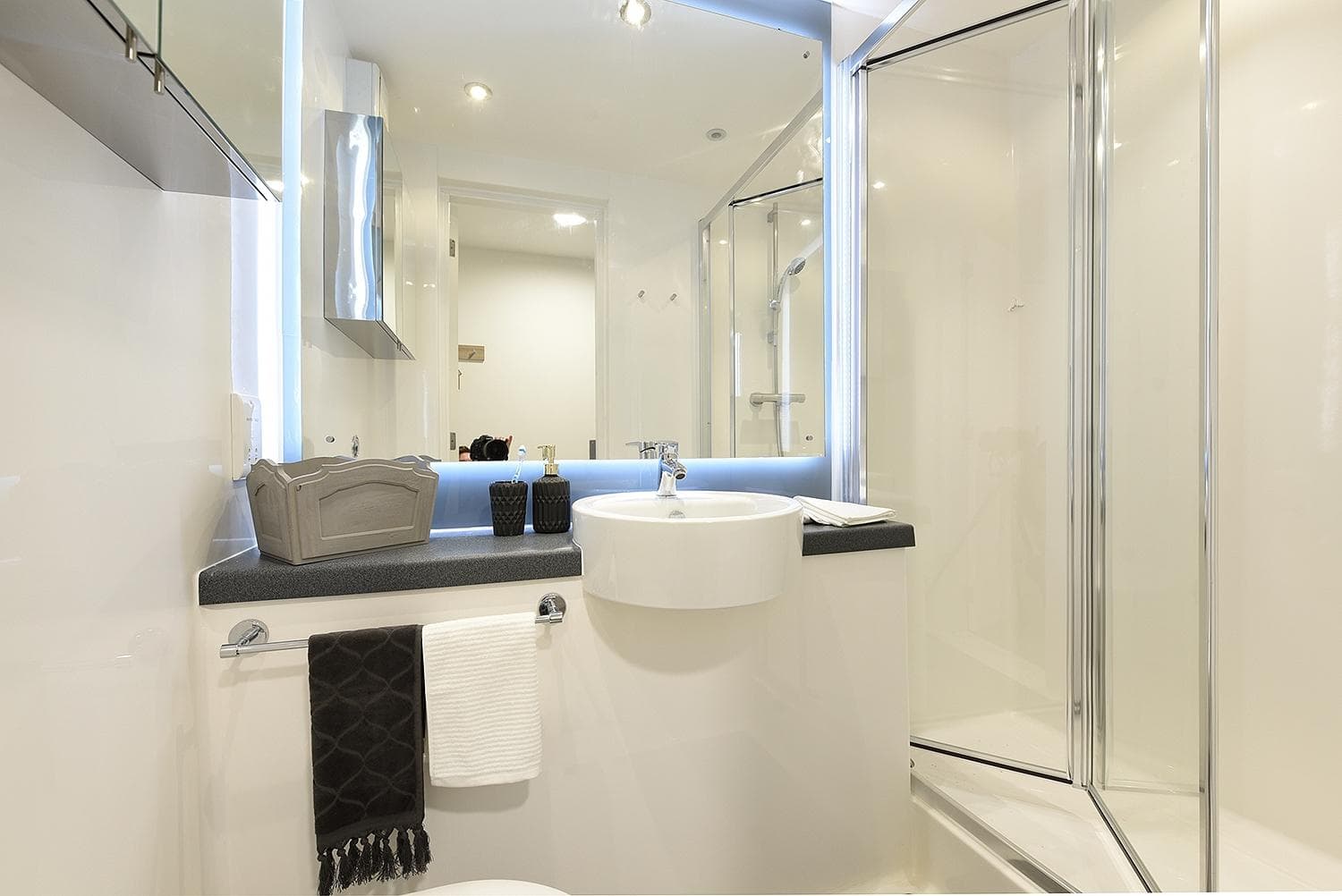 Glasgow-St-Mungos-ensuite1-5