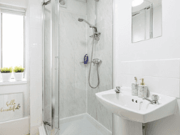 regents-court-bathroom_2021-06-21-115039