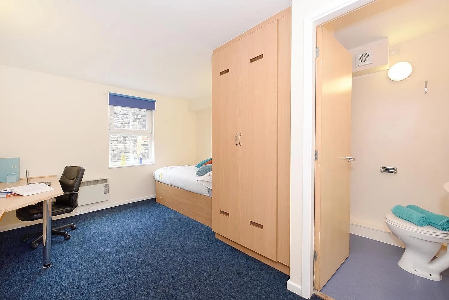 Wrexham-ensuite2