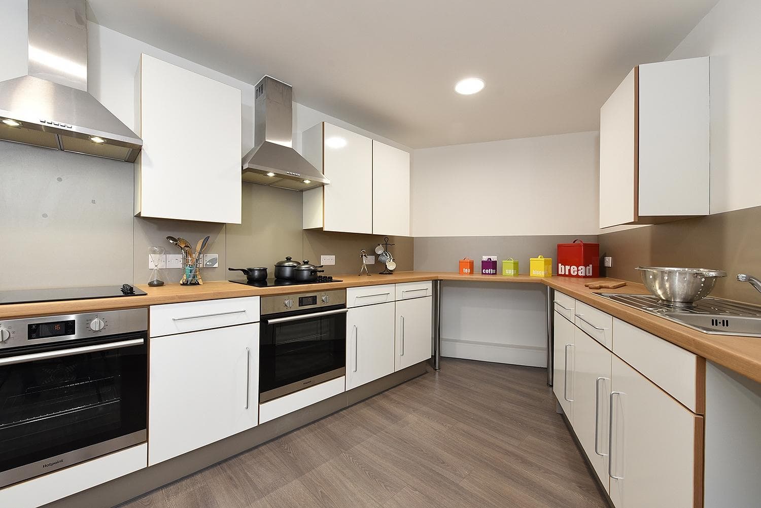 Glasgow-Buchanan-communal-kitchen-11