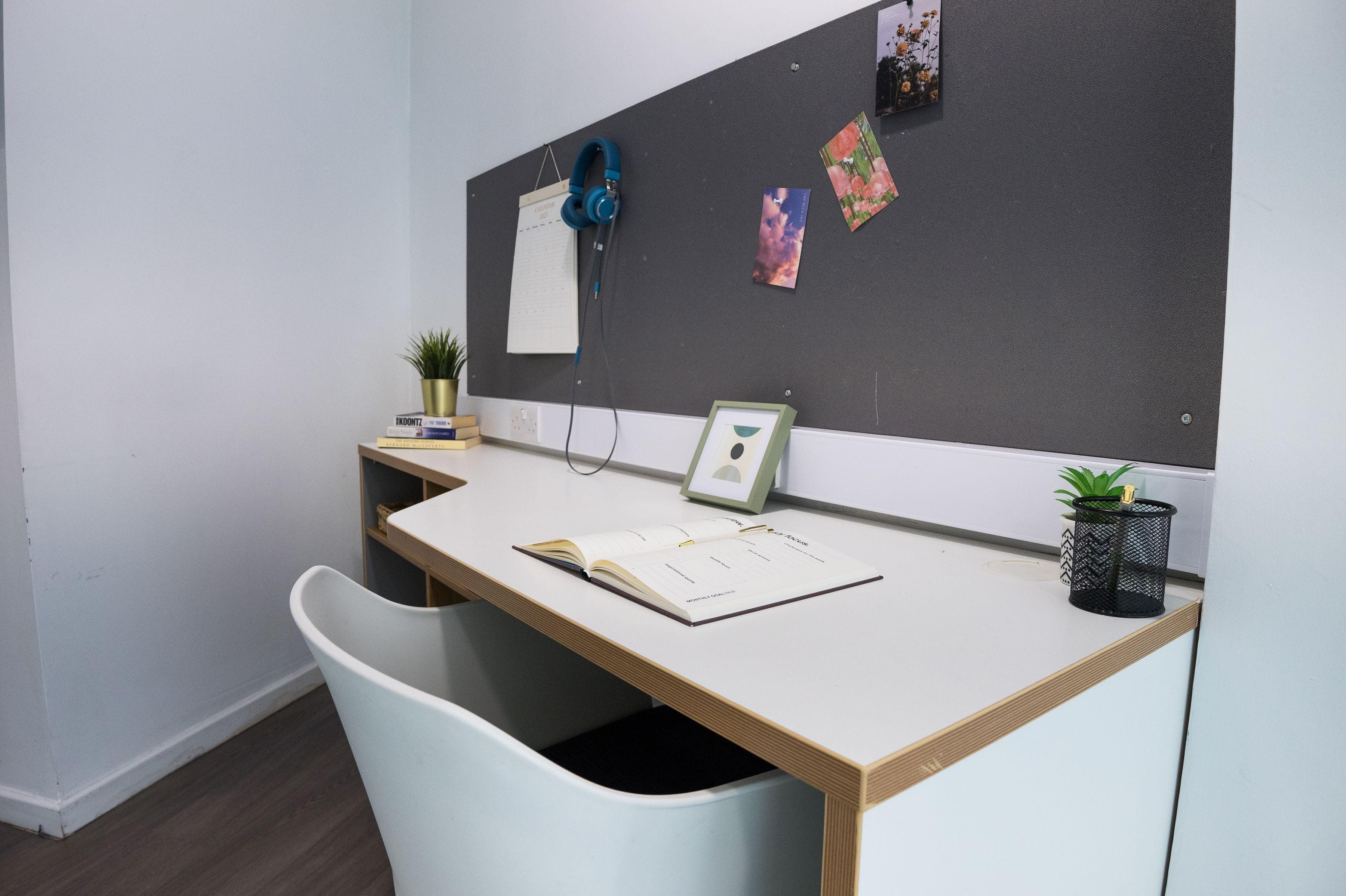 Dobbies-Point-Studio-Gold-desk-4