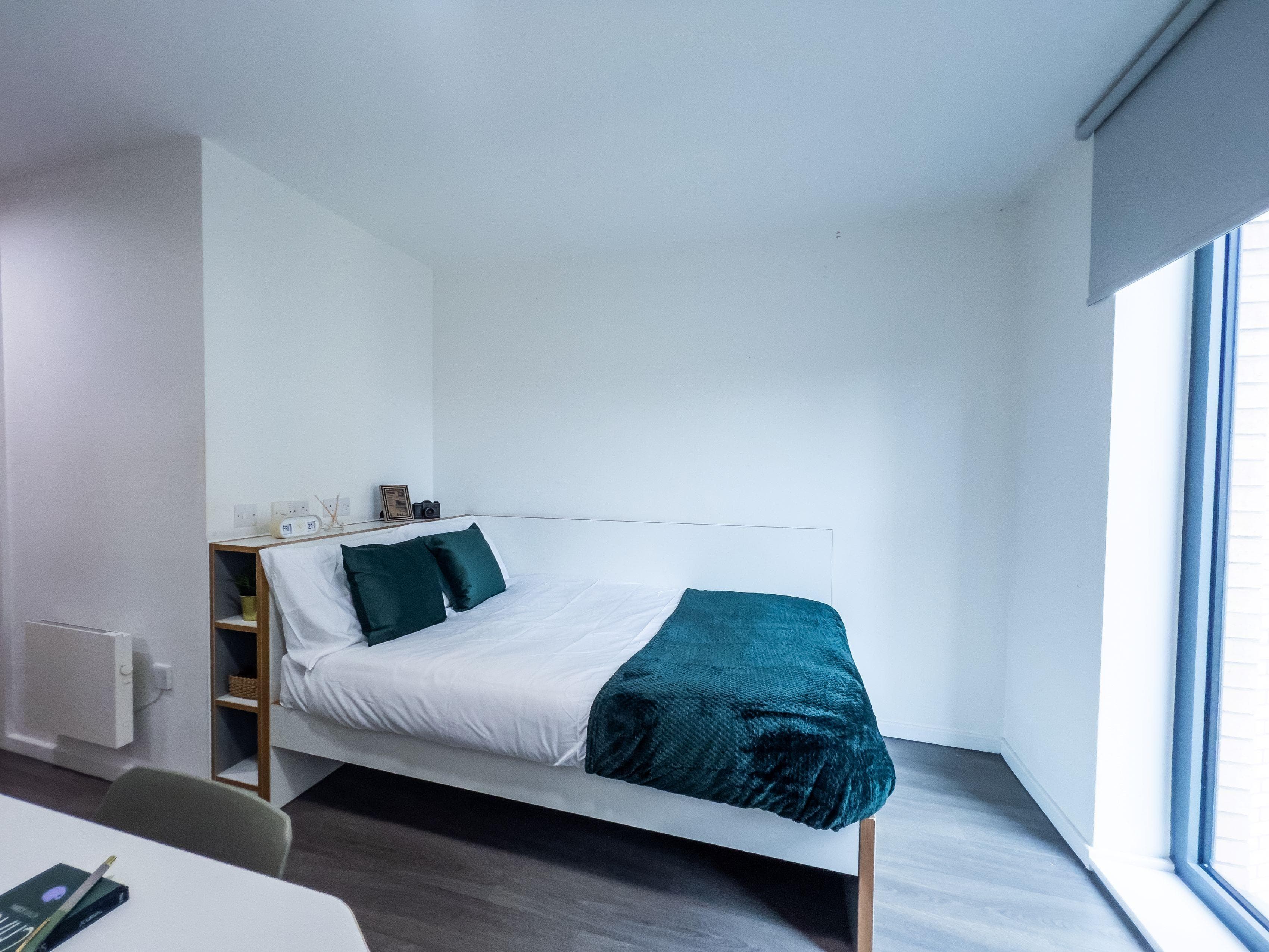 Dobbies-Point-En-suite-Gold-2