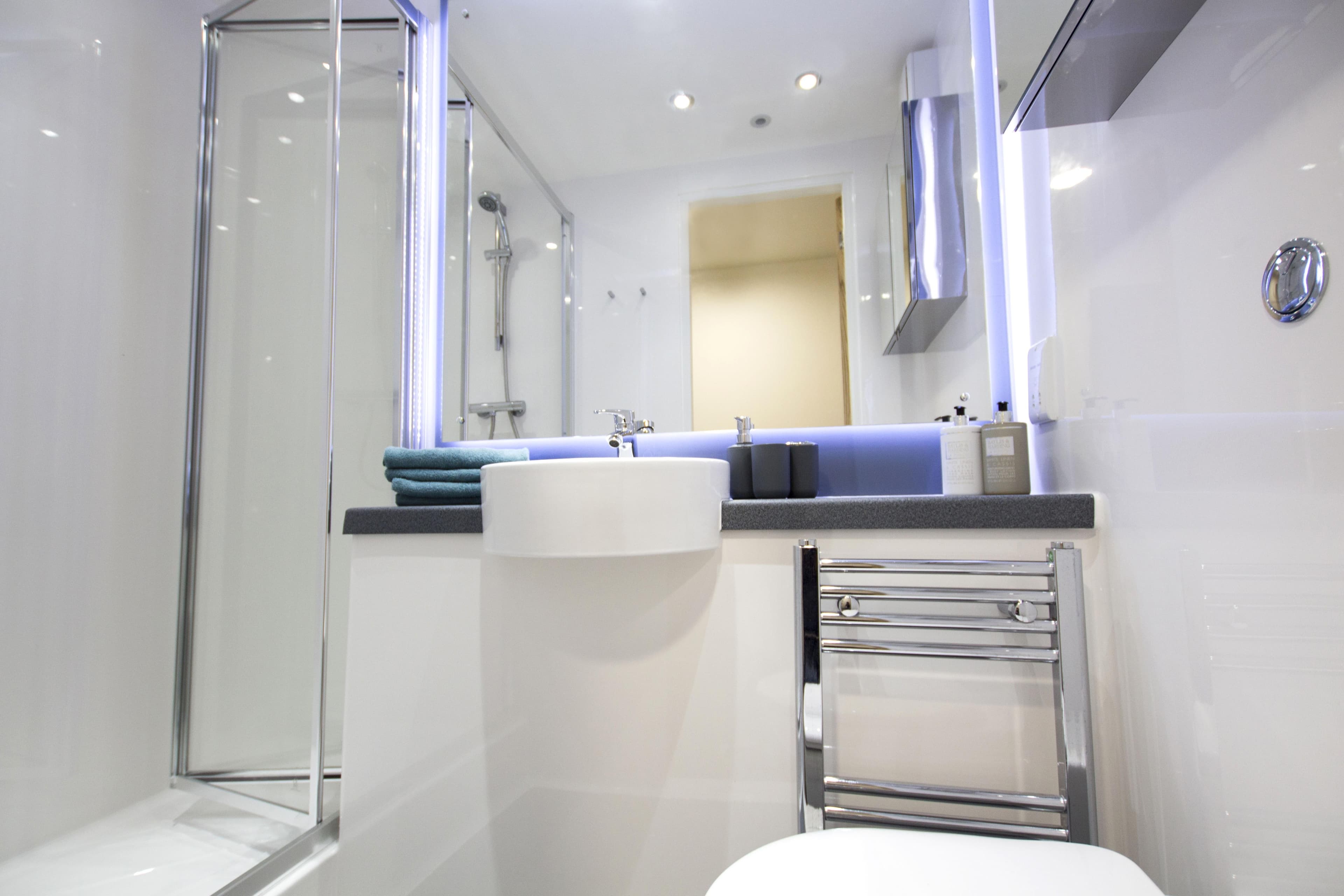 Ensuite-Bathroom-Dobbies-Point