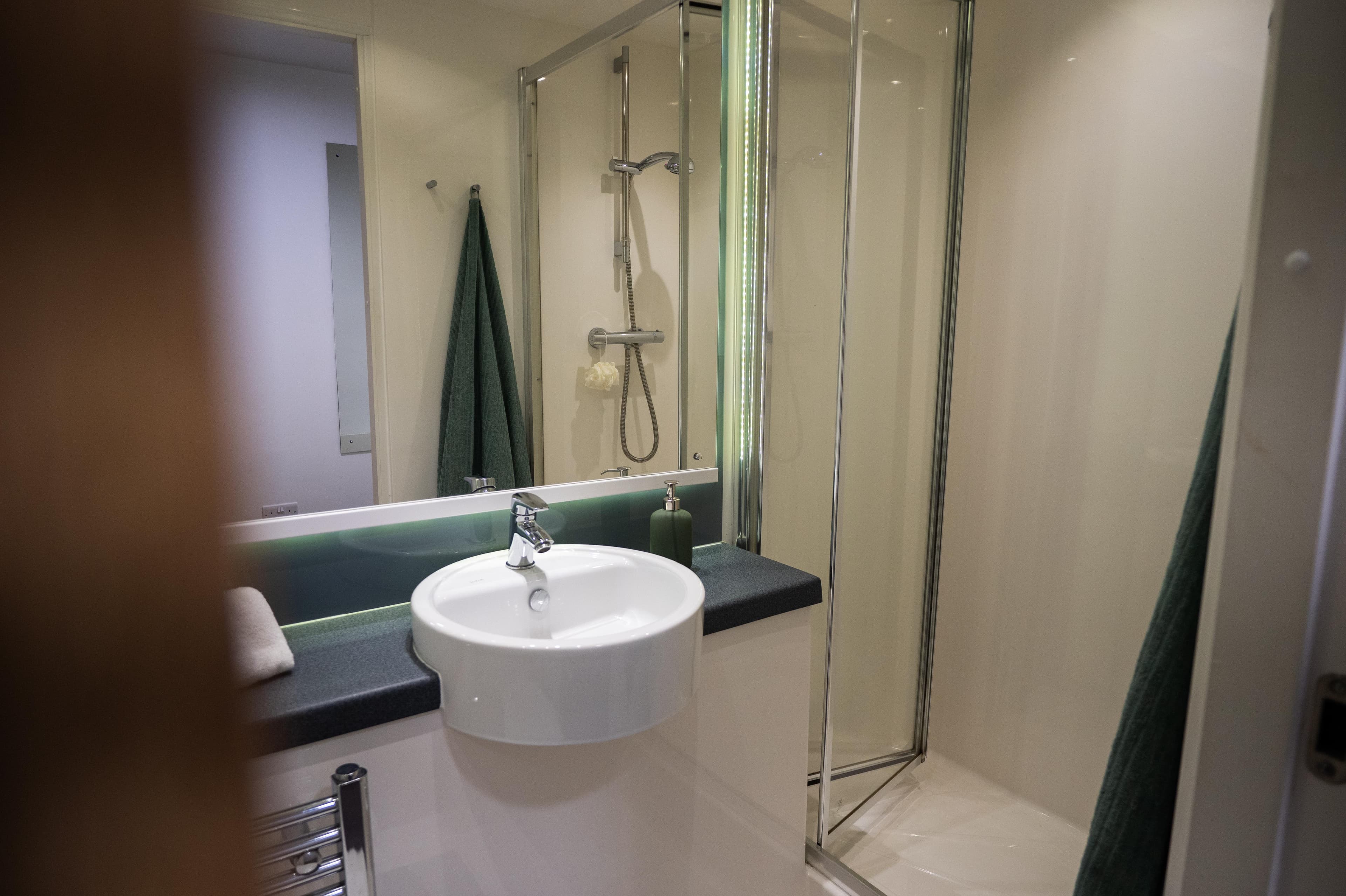Studio-bathroom-Dobbies-Point
