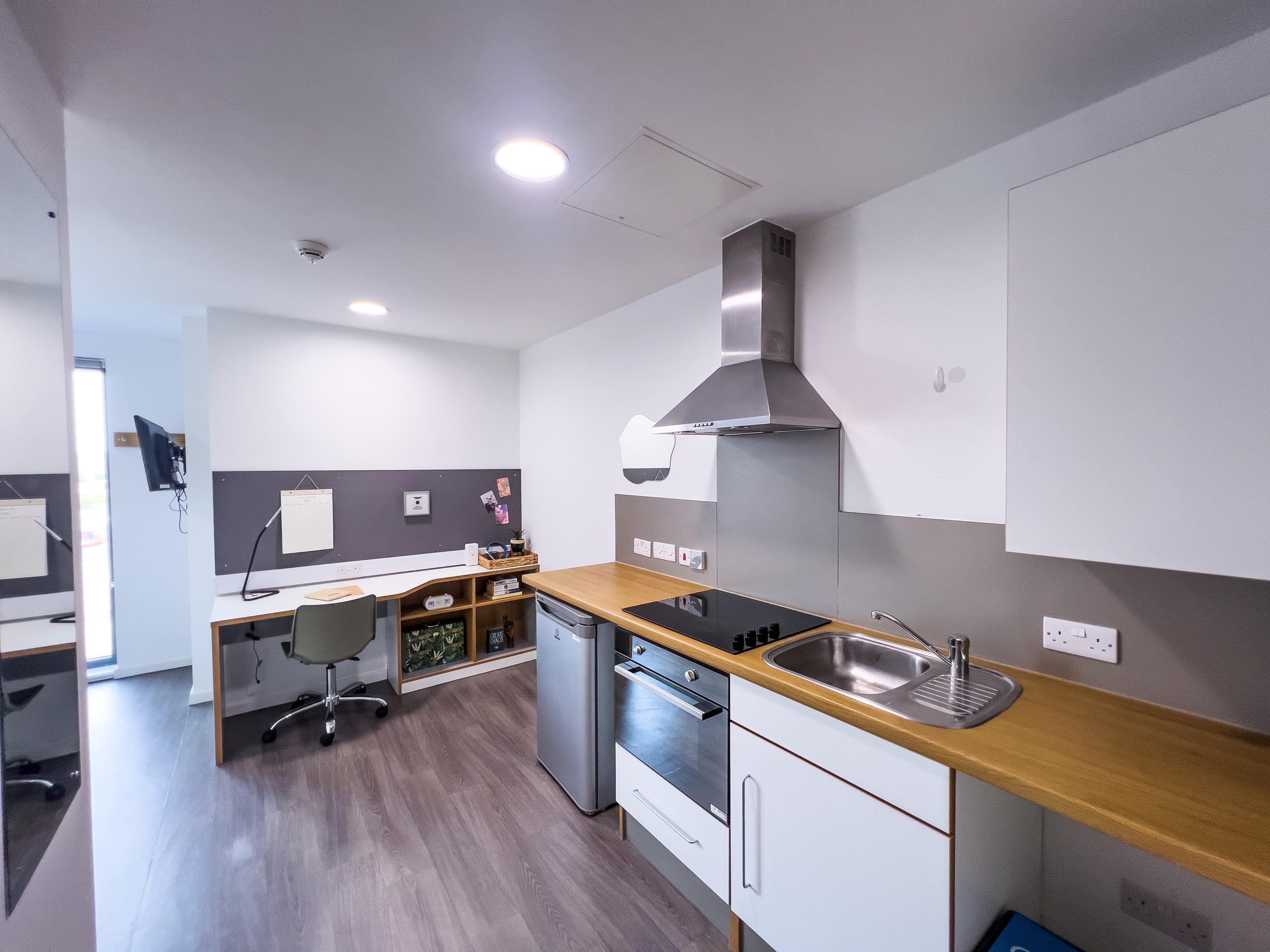 Silver-Studio-Dobbies-Point