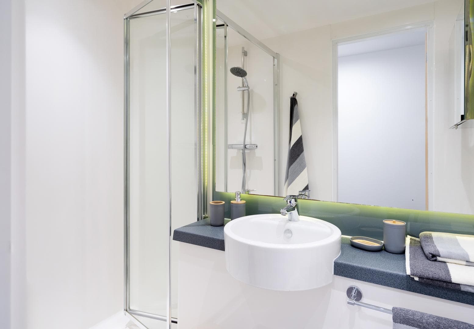 Ensuite-bathroom-3