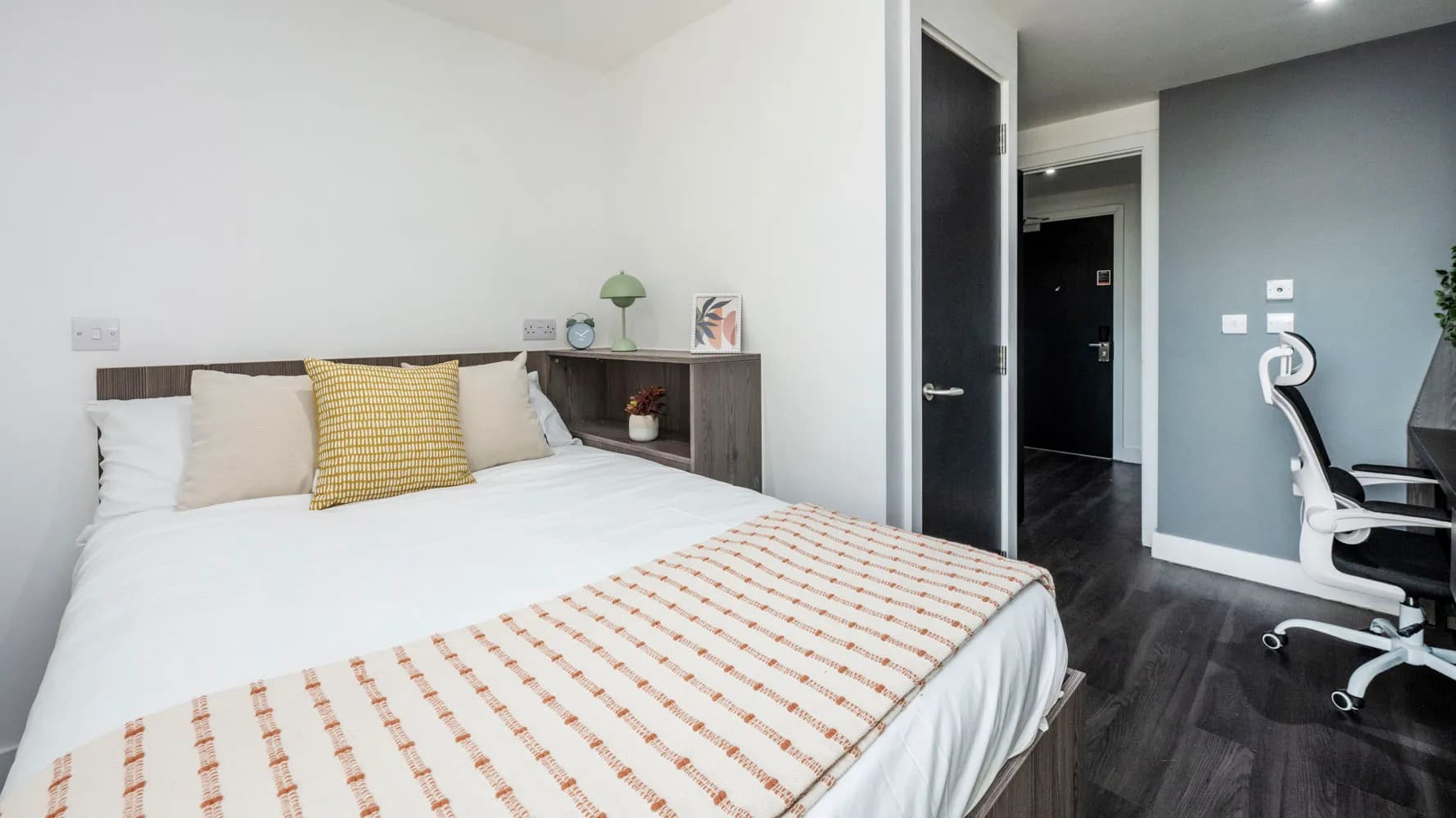 student-accommodation-newcastle-upon-tyne-opto-duplex-bed-living-space