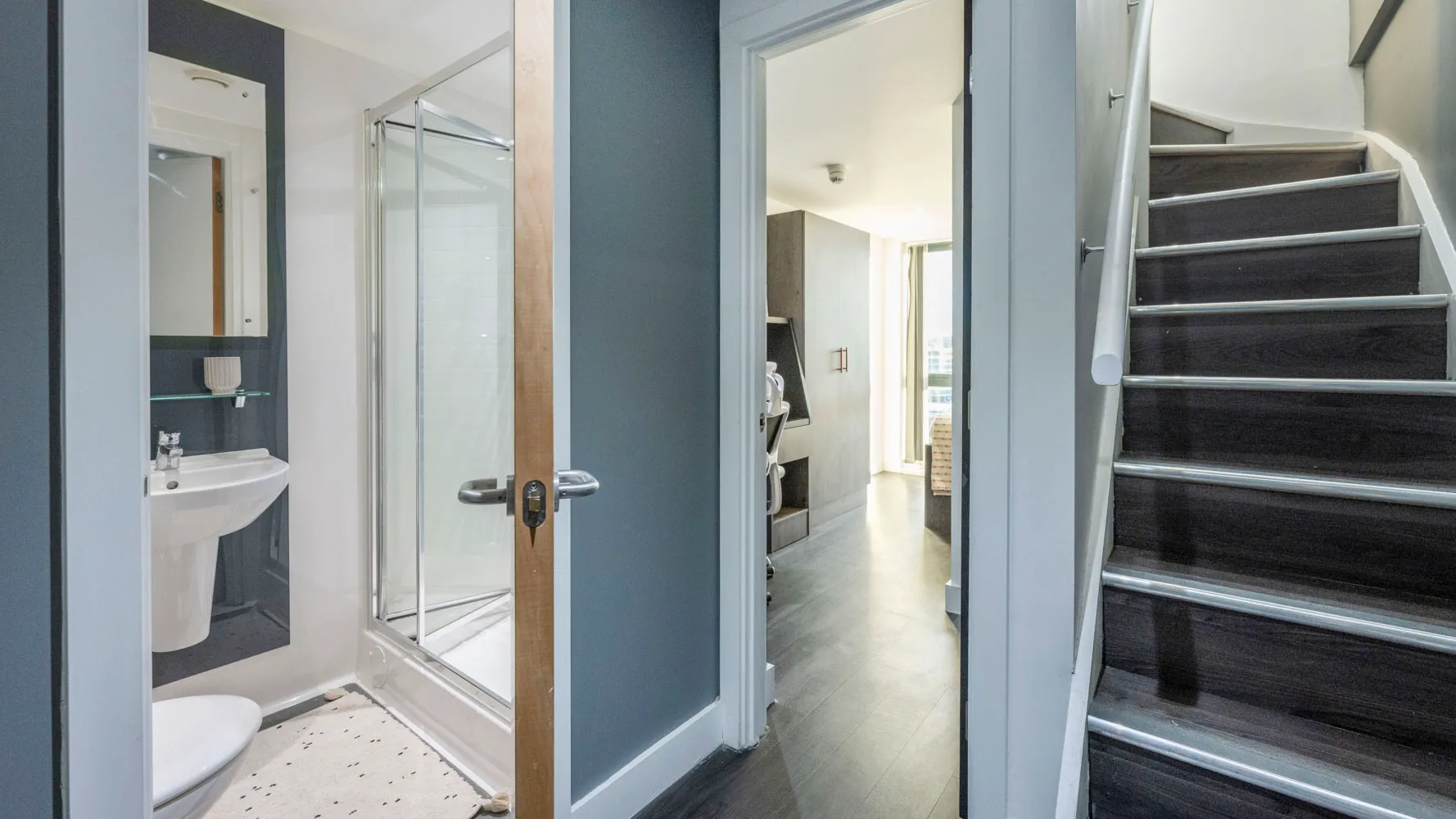 student-accommodation-newcastle-upon-tyne-opto-duplex-hall-entrance