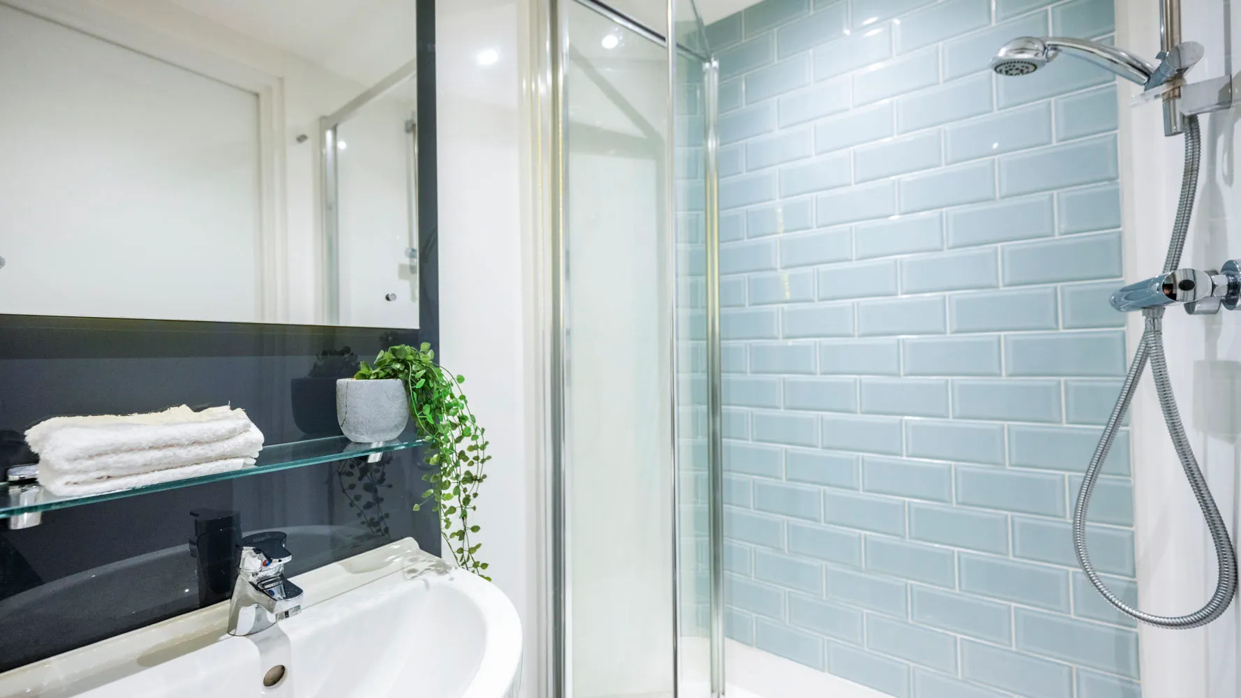student-accommodation-newcastle-upon-tyne-opto-deluxe-studio-wc-shower