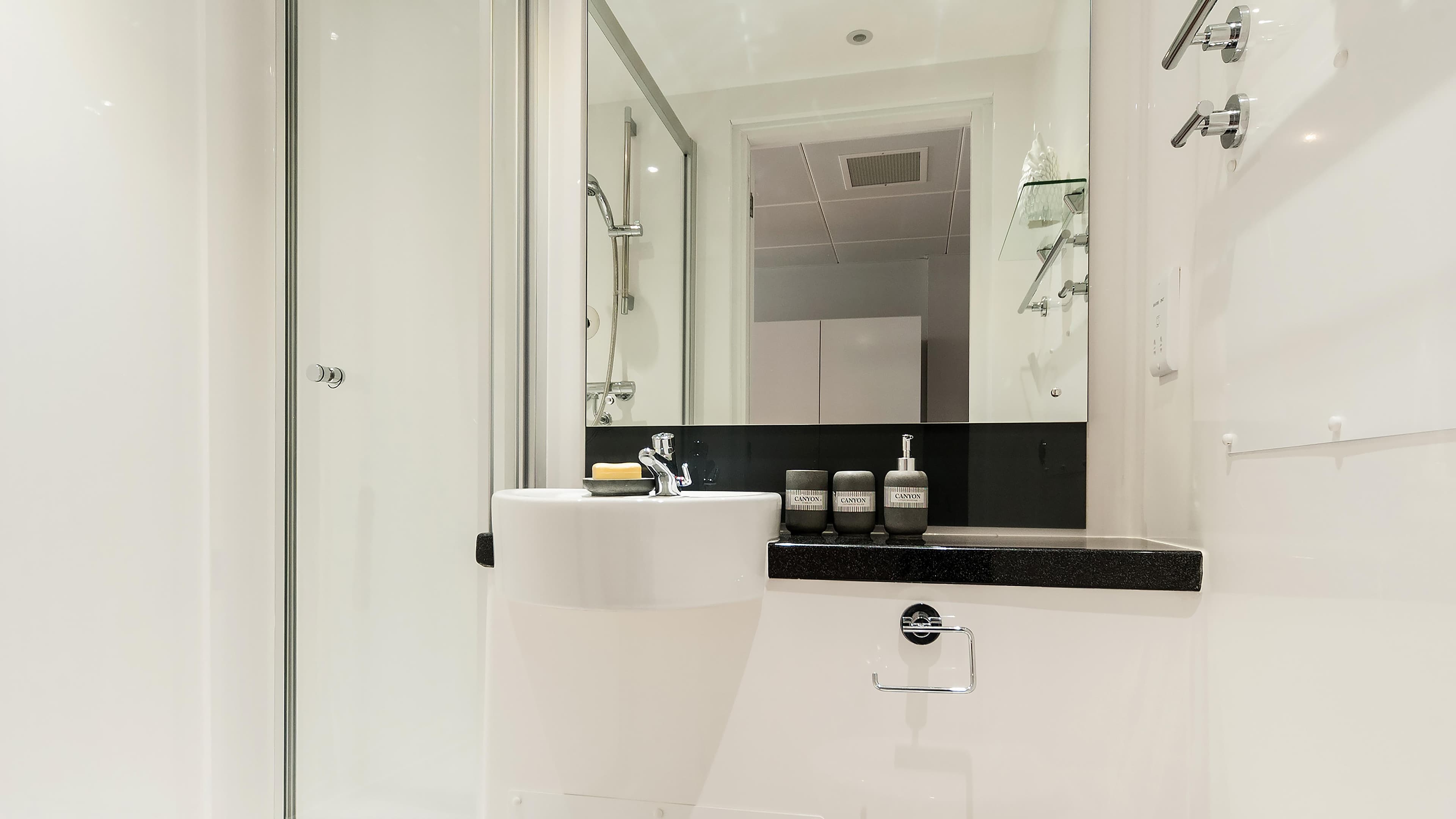 Silver-Merchant-Studios-Bathroom
