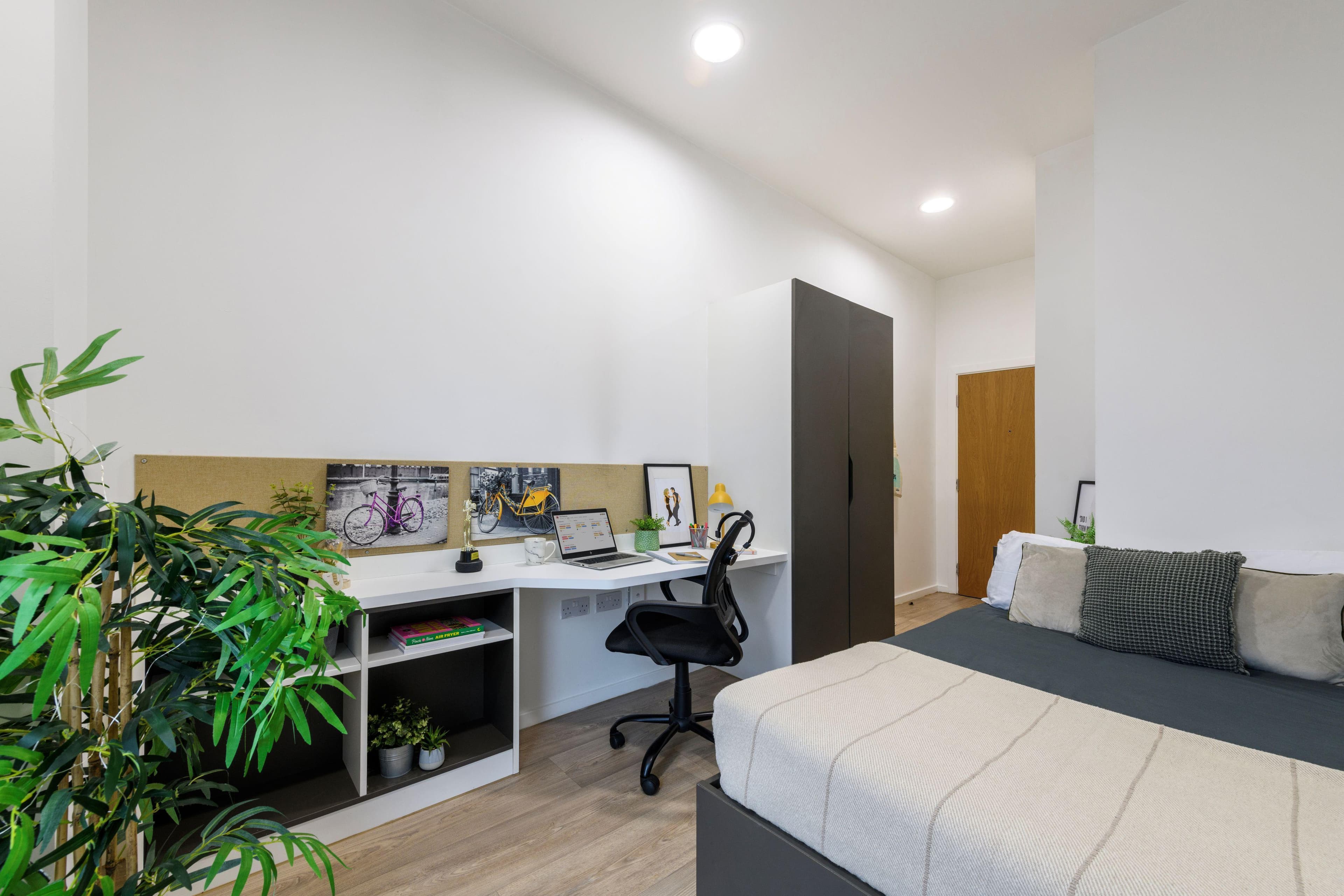 Chester-Towpath-Ensuite-Waterfront-1