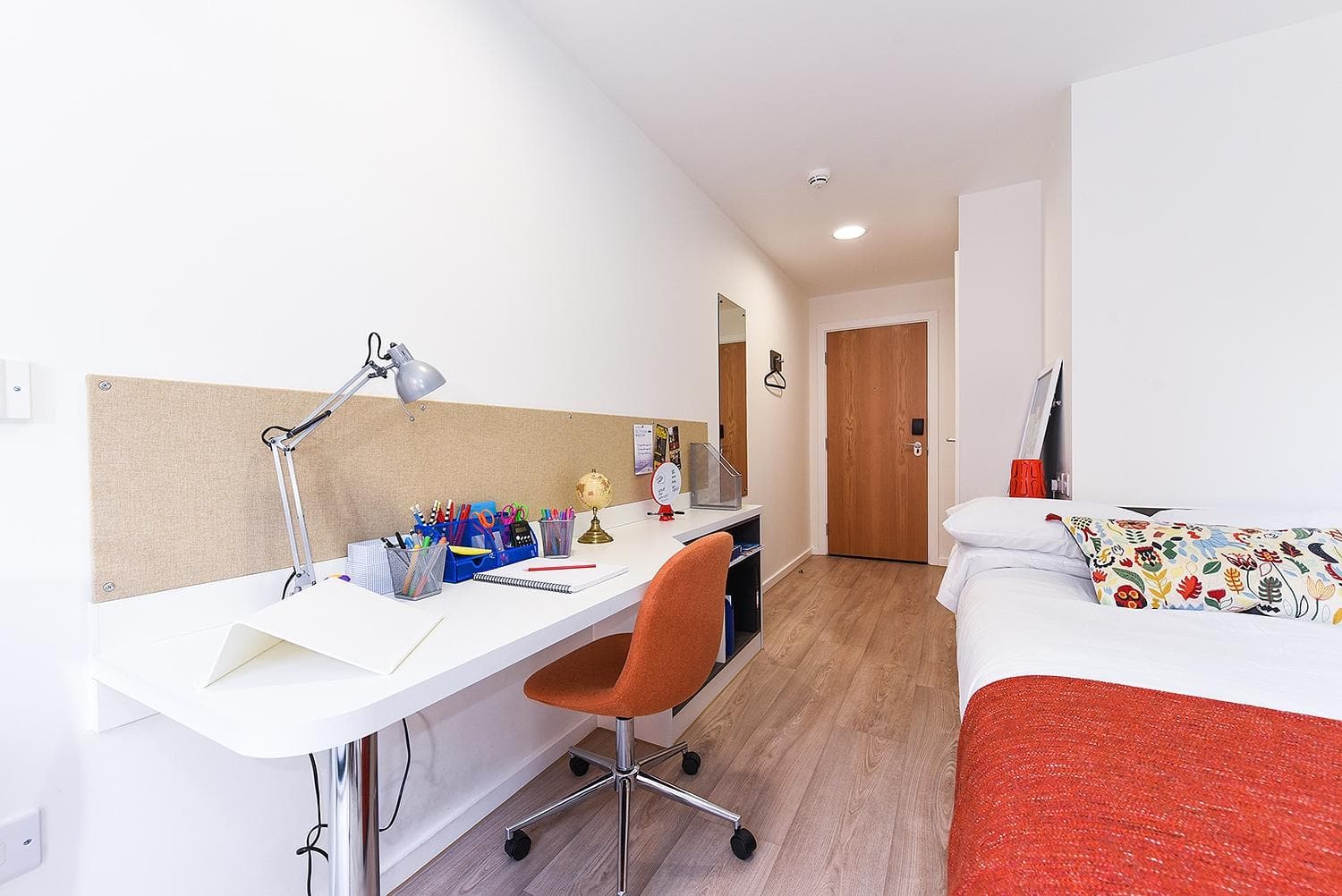 Chester-Towpath-ensuite-4