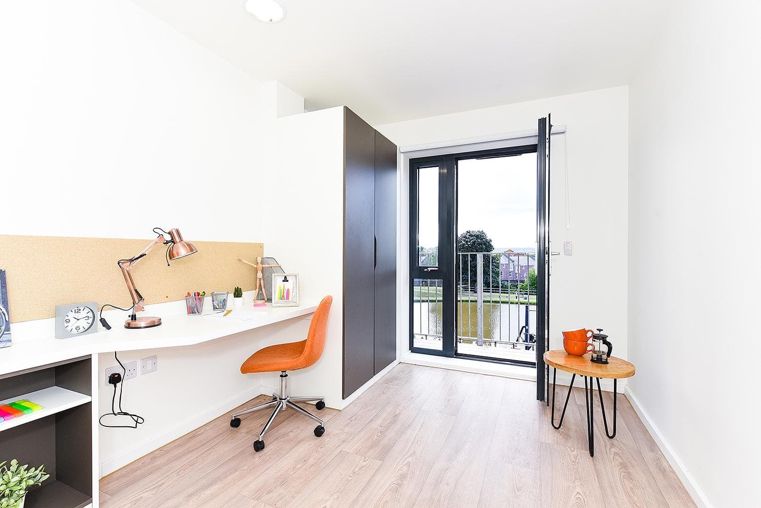 Chester-Towpath-ensuite-balcony-3