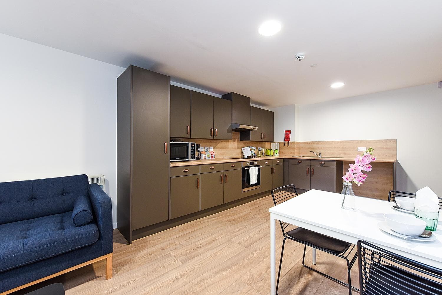 Chester-Towpath-communal-kitchen-3