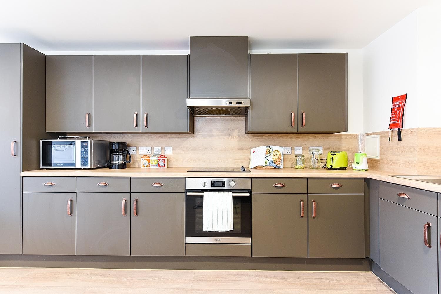 Chester-Towpath-communal-kitchen-4