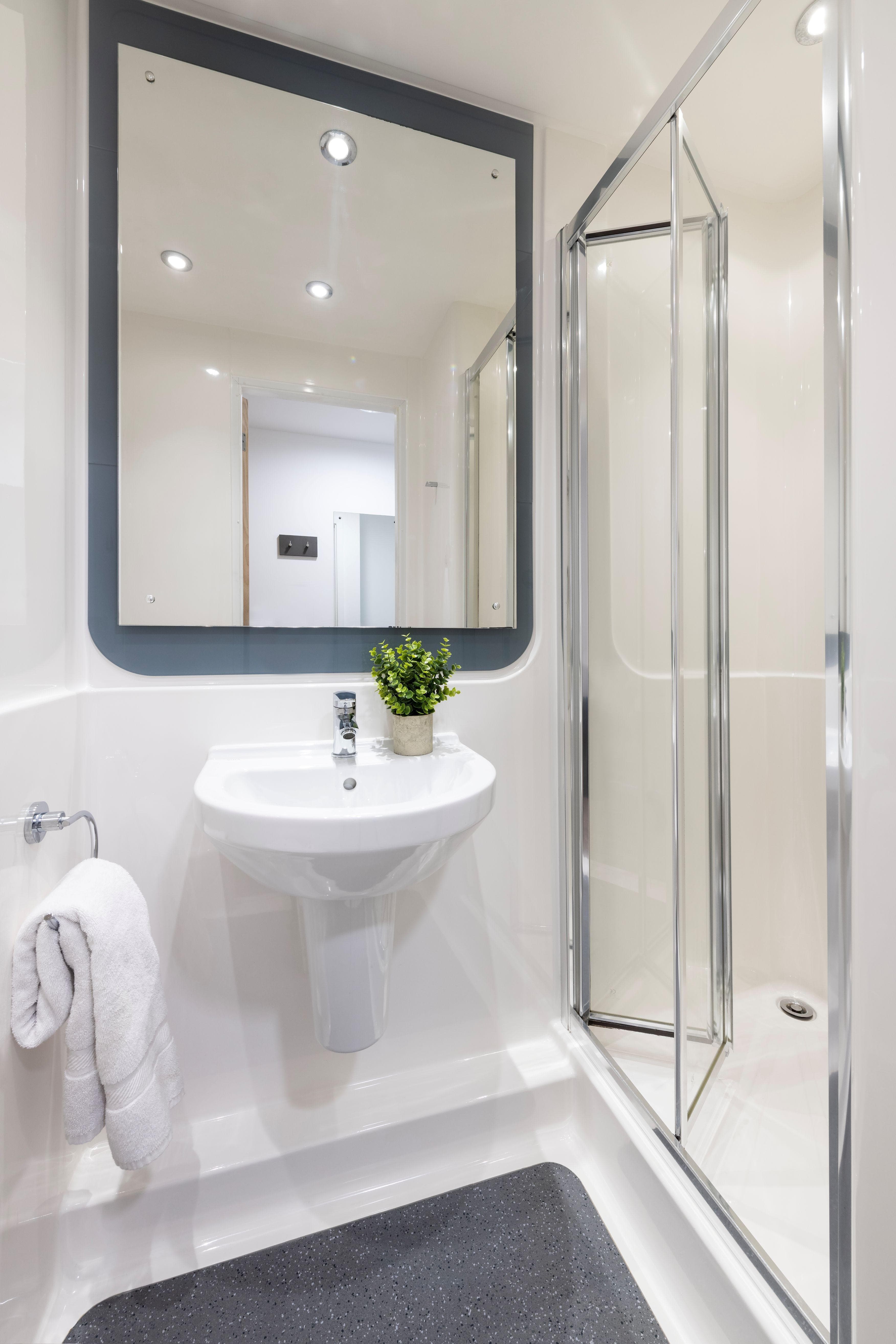 Chester-Towpath-Ensuite-Bronze