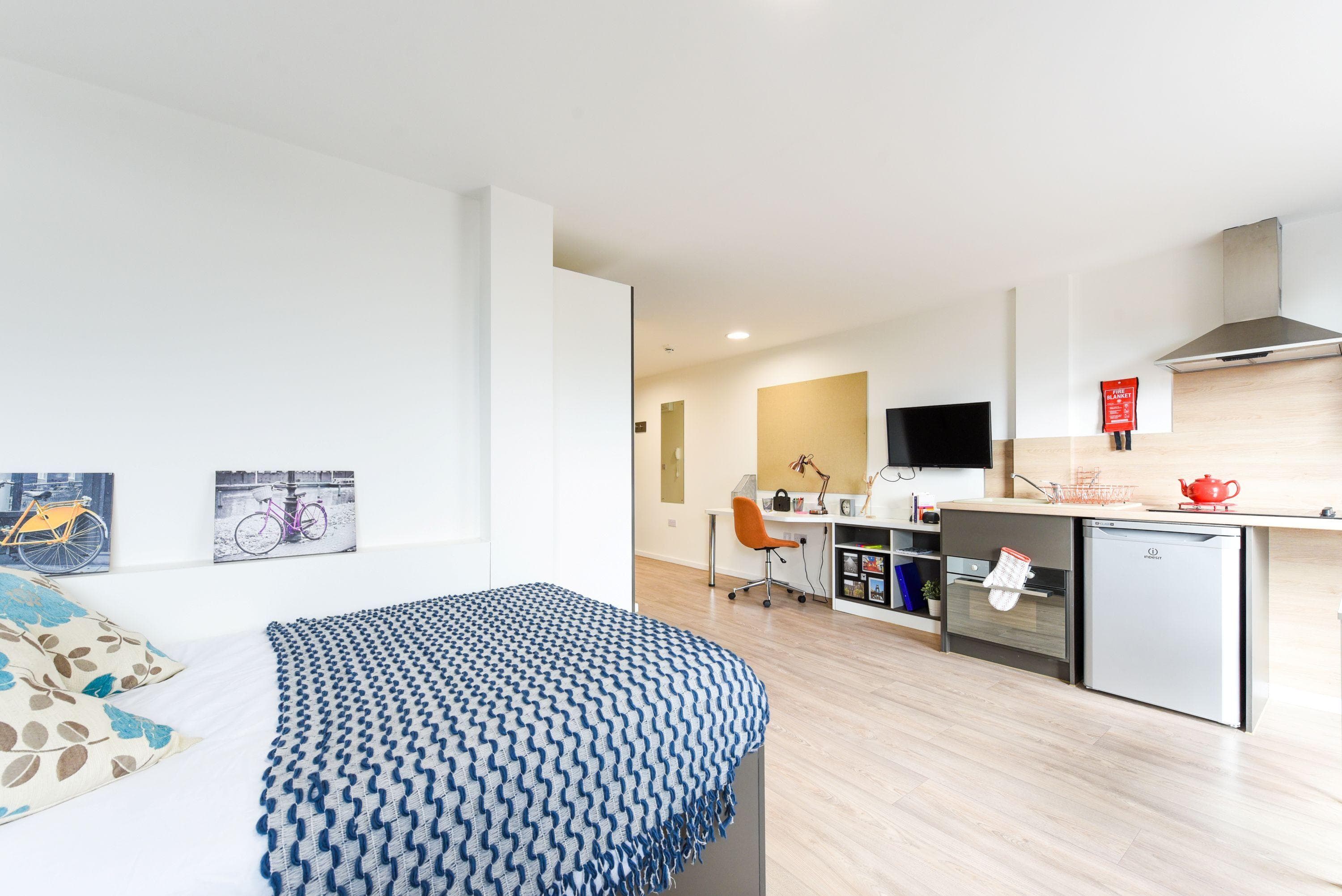 Chester-Towpath-studio-waterfront-1